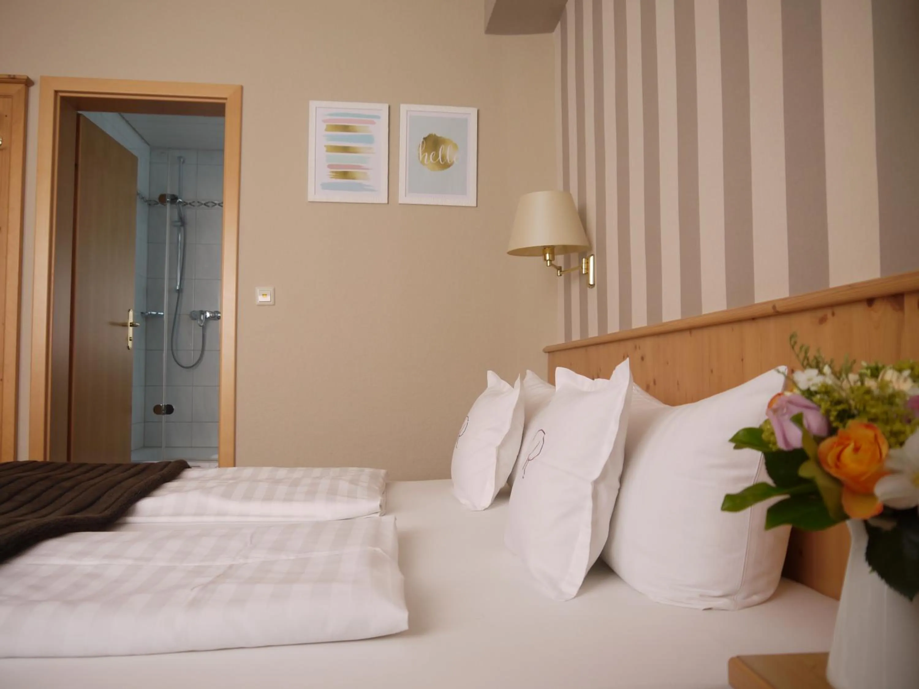 Photo of the whole room, Bed in Hotel Ratsstuben