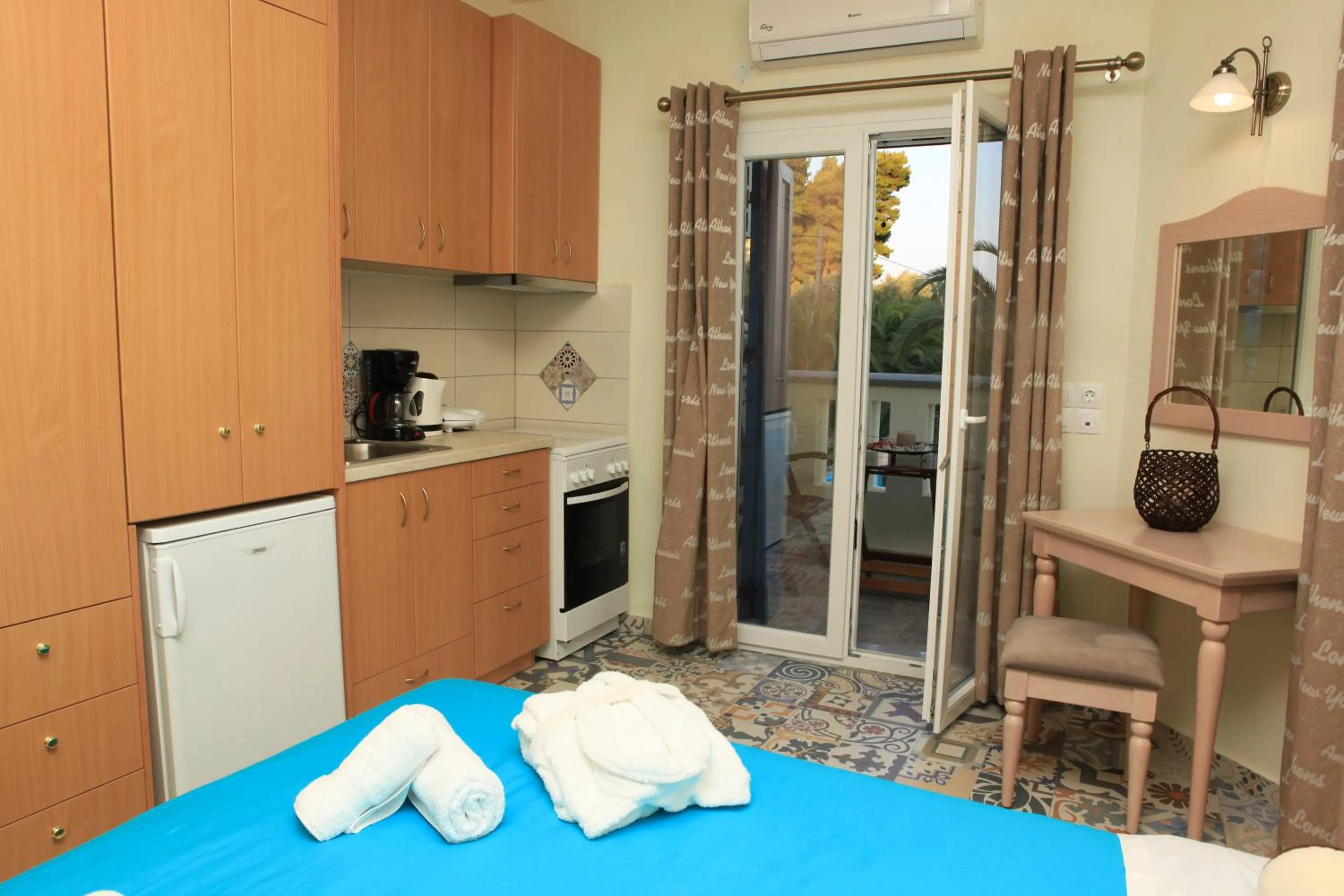 Bed in Stafylos Suites & Boutique hotel