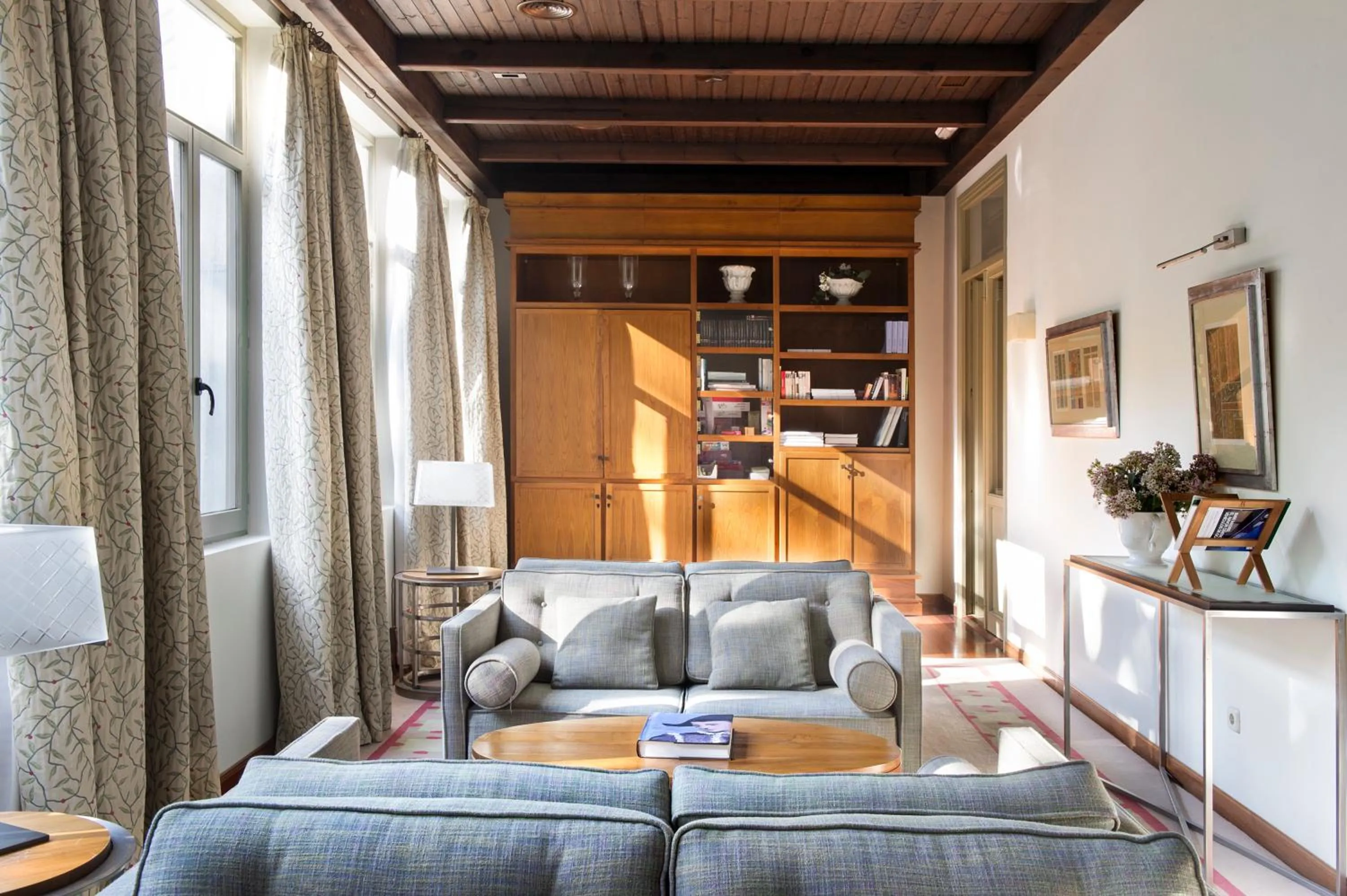 Library in Parador de Limpias