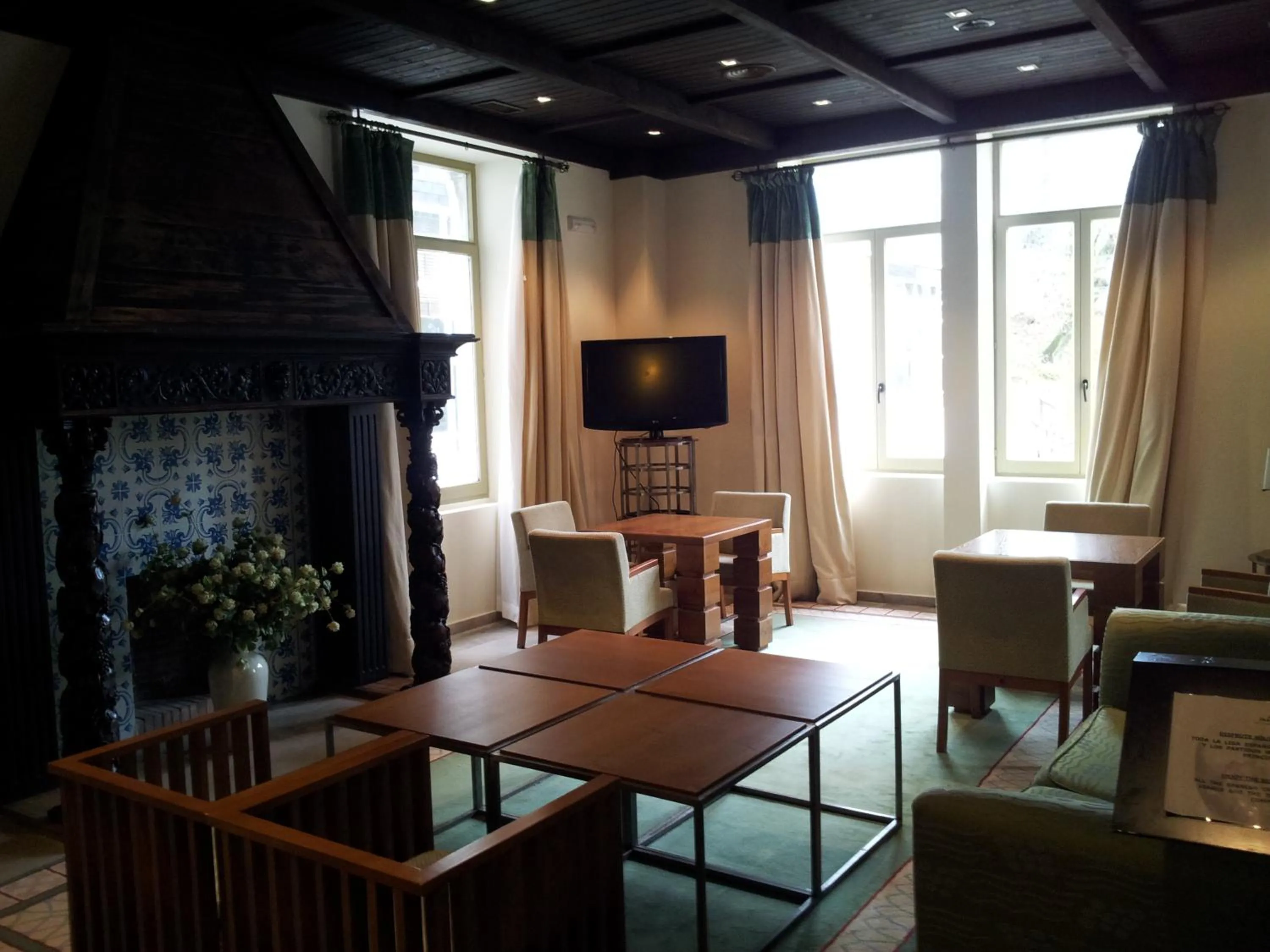 Communal lounge/ TV room in Parador de Limpias