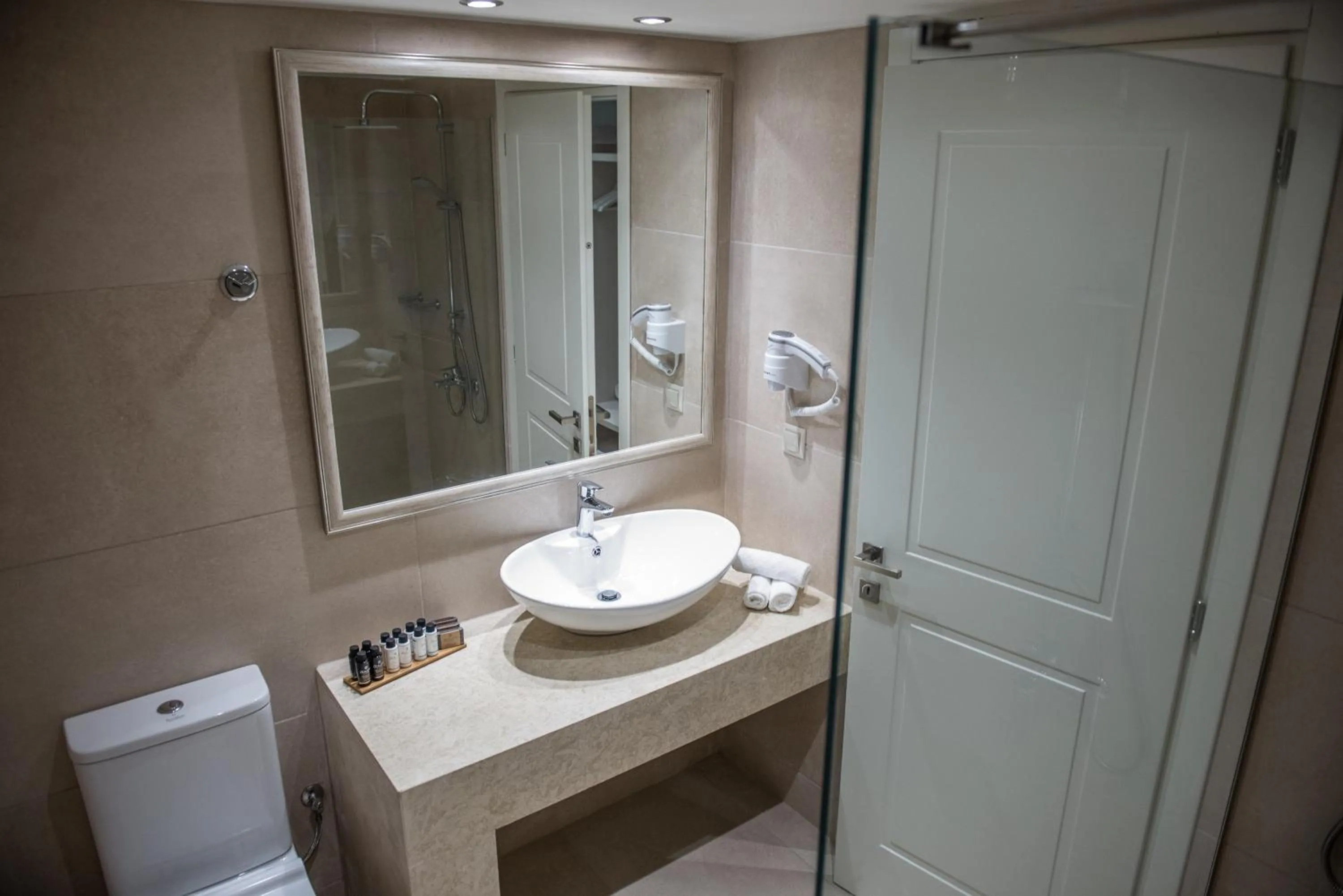 Bathroom in Lefkadio