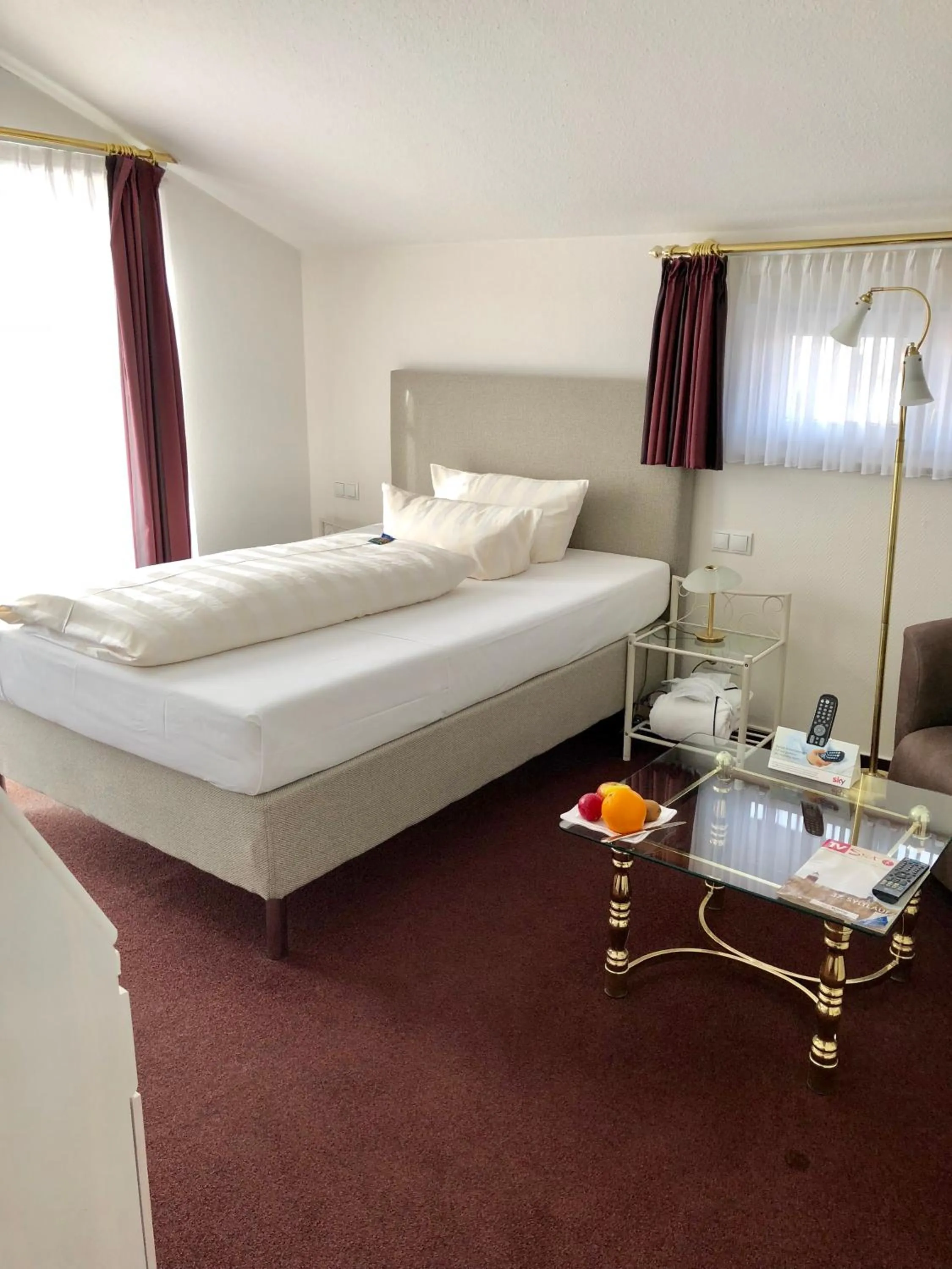 Photo of the whole room, Bed in Hotel Sylter Blaumuschel