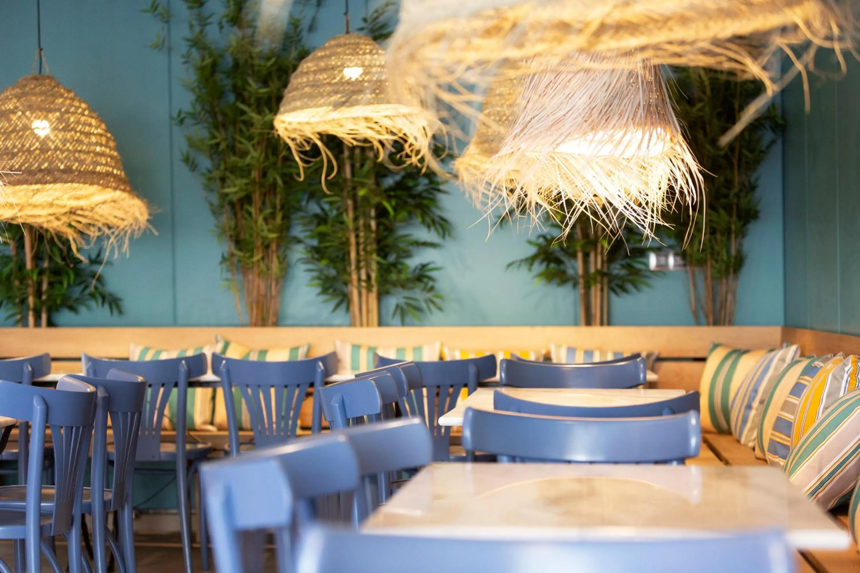 Restaurant/places to eat in Yomo Hostal BCN Port