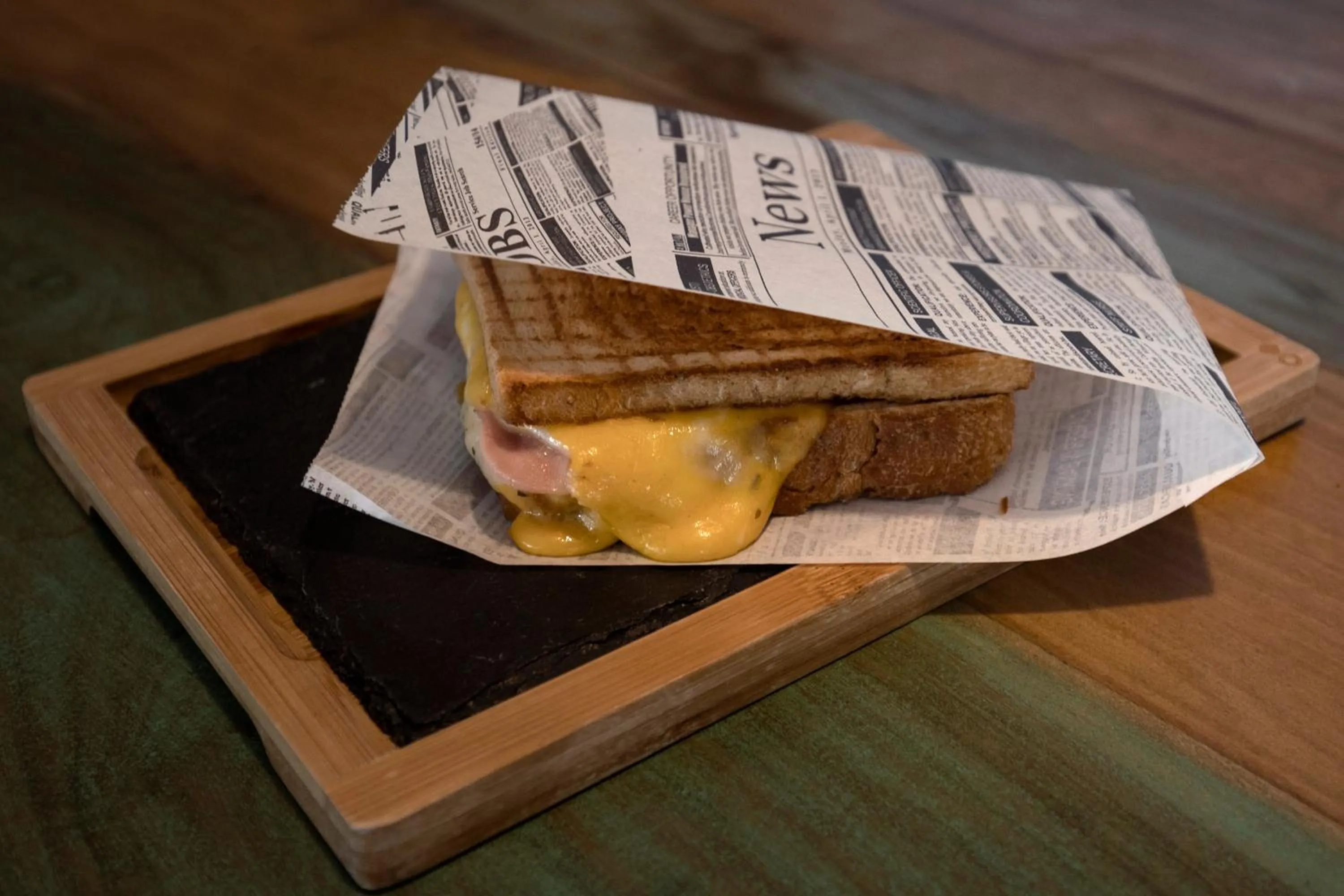 Food and drinks in Yomo Hostal BCN Port