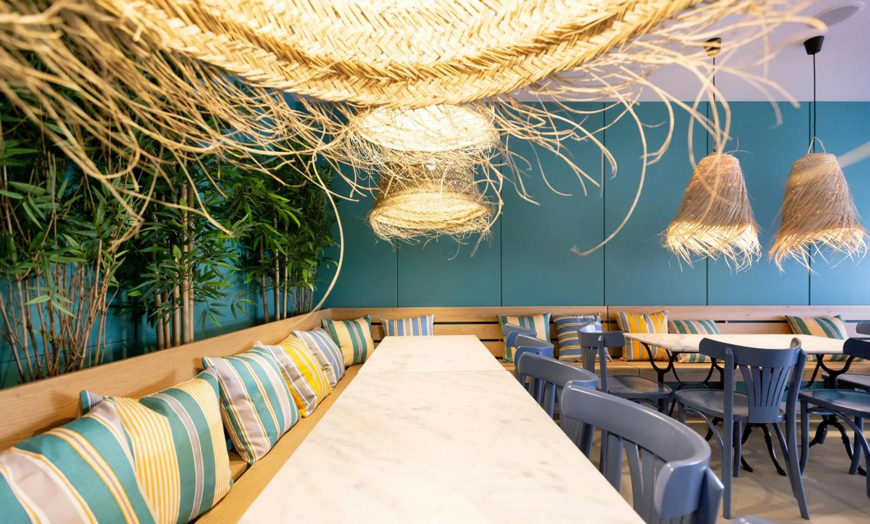 Restaurant/places to eat in Yomo Hostal BCN Port