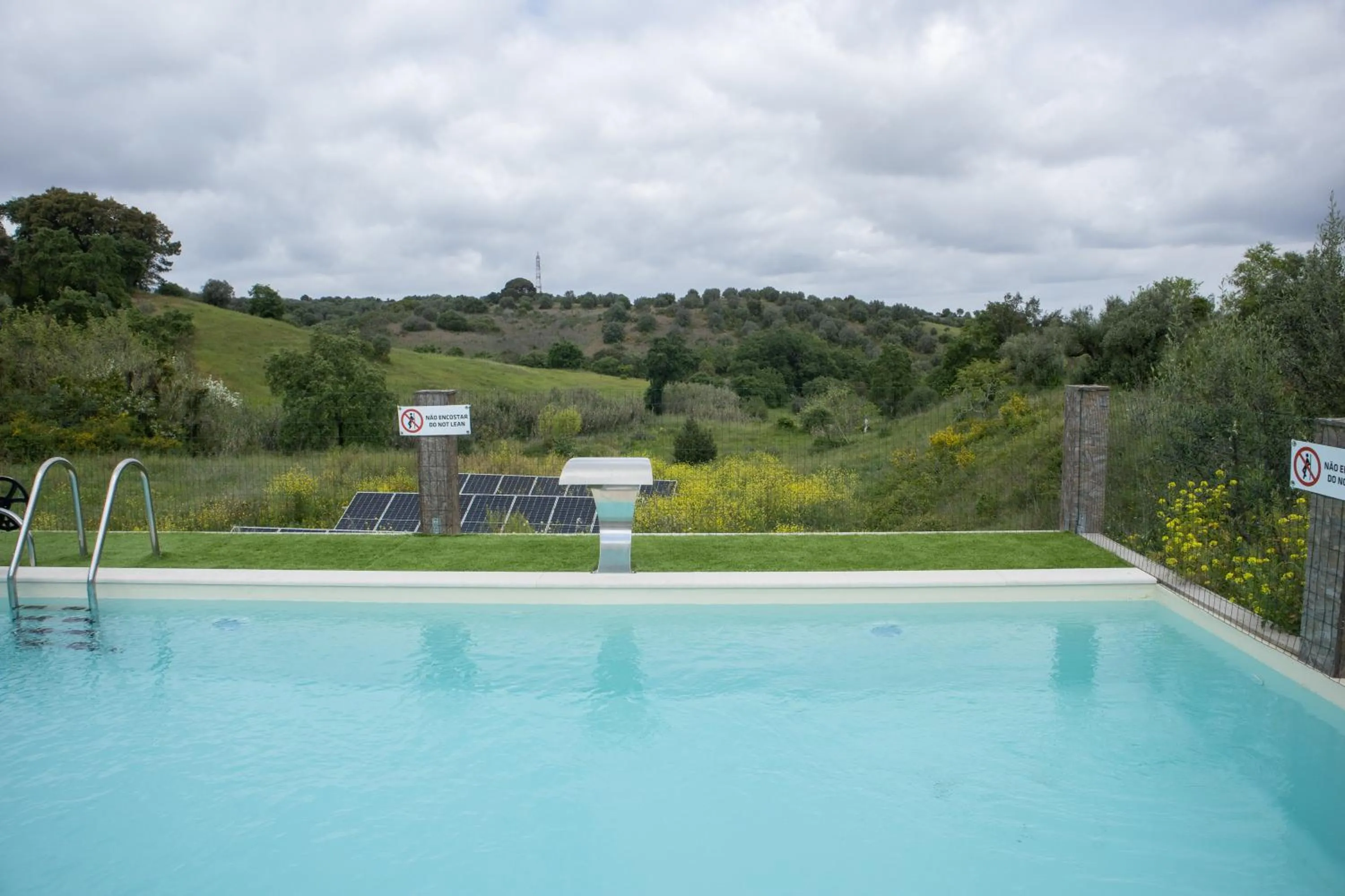 Swimming pool in Aires da Serra Hotel