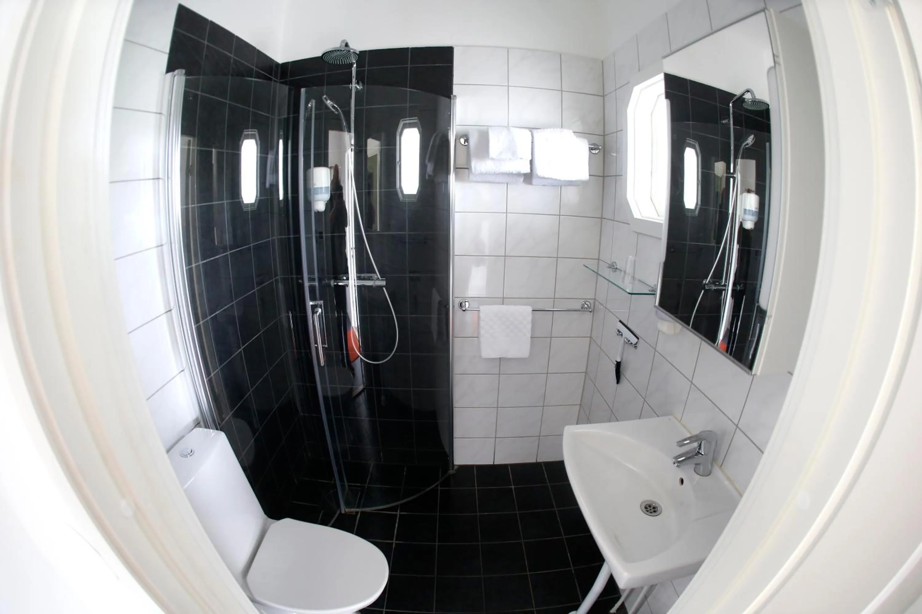 Shower in Sjögestad Motell