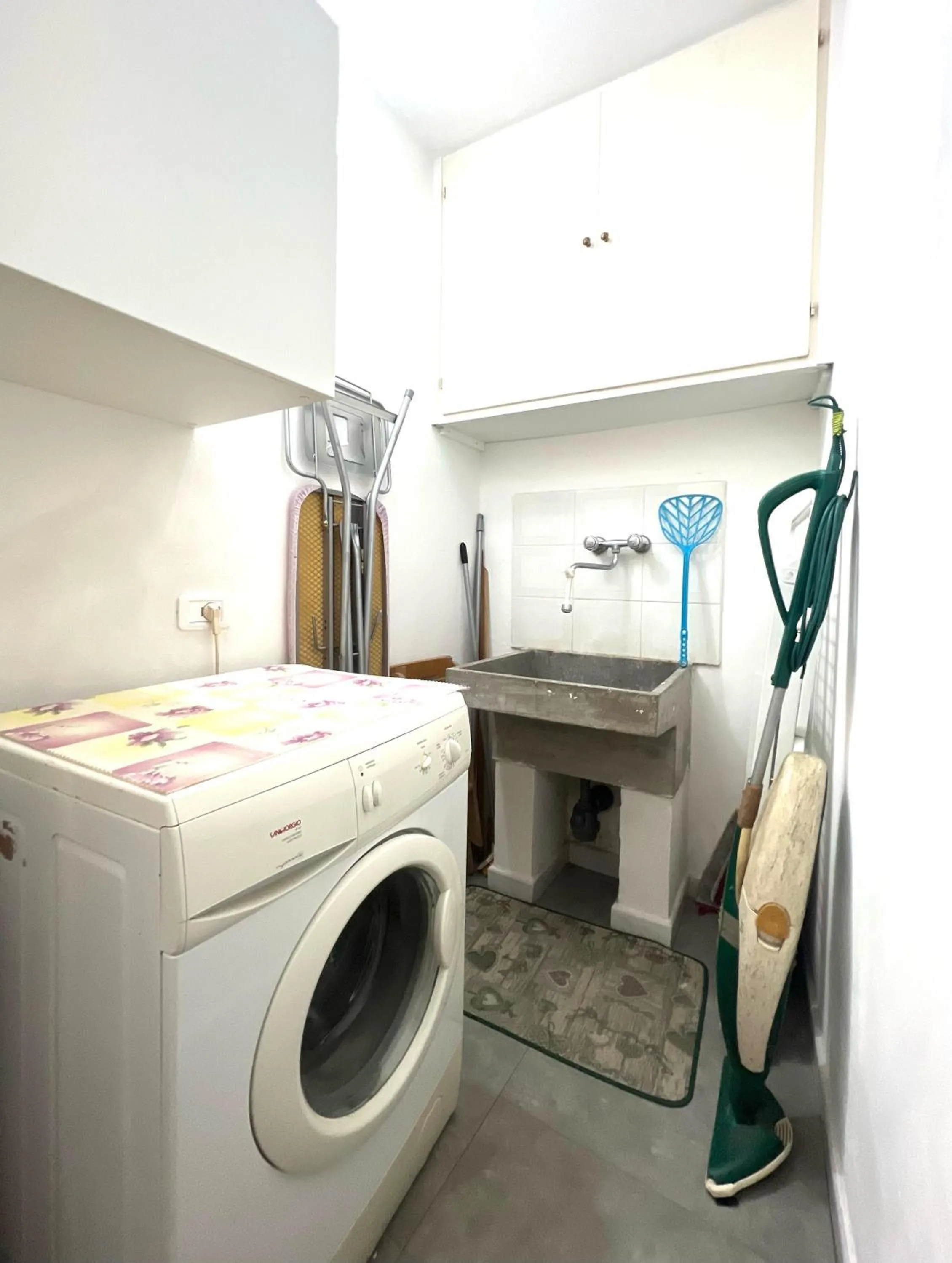 washing machine in Lulù Bed & Dreams Apartment