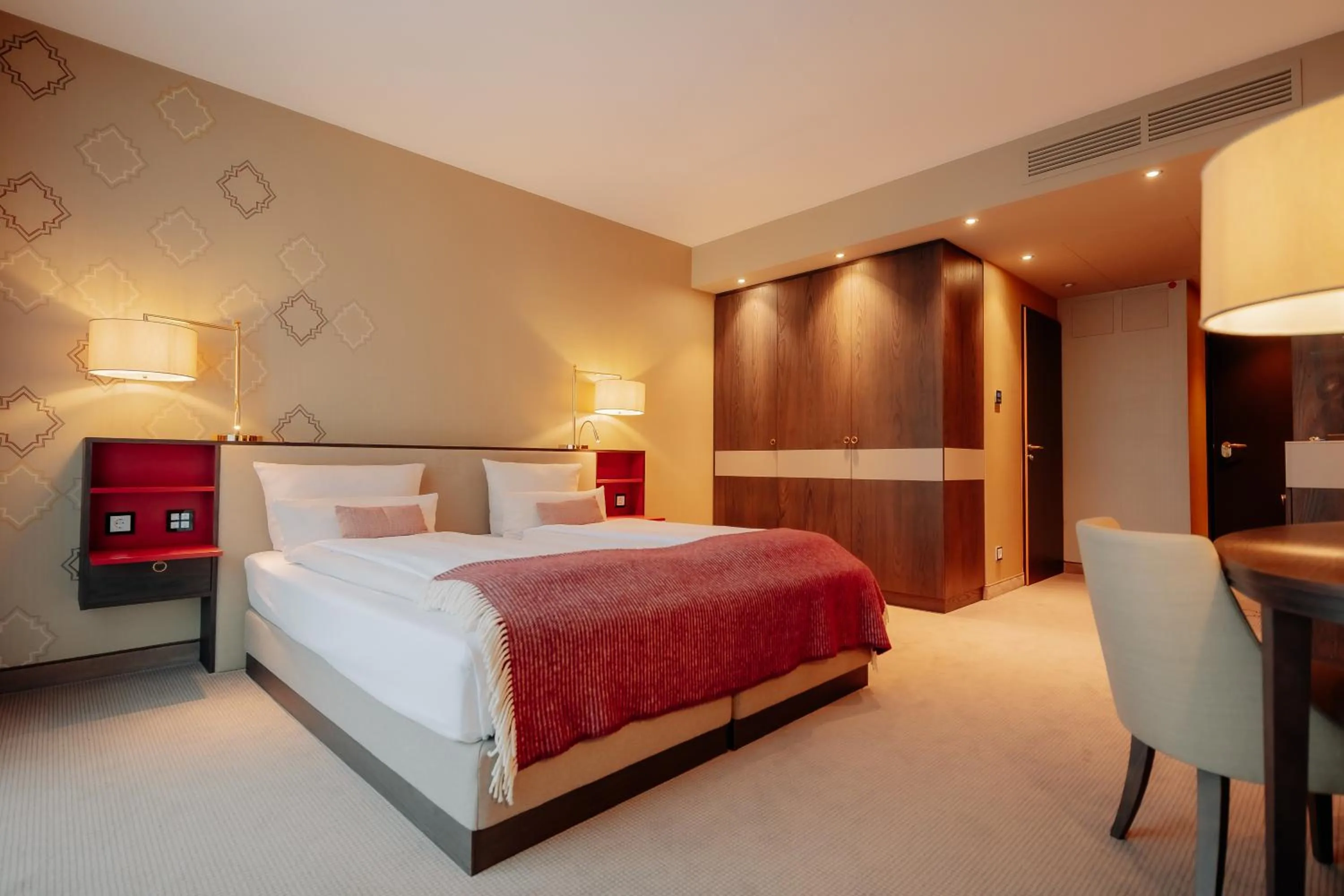 Photo of the whole room, Bed in LOOKEN INN Lingen by Hackmann