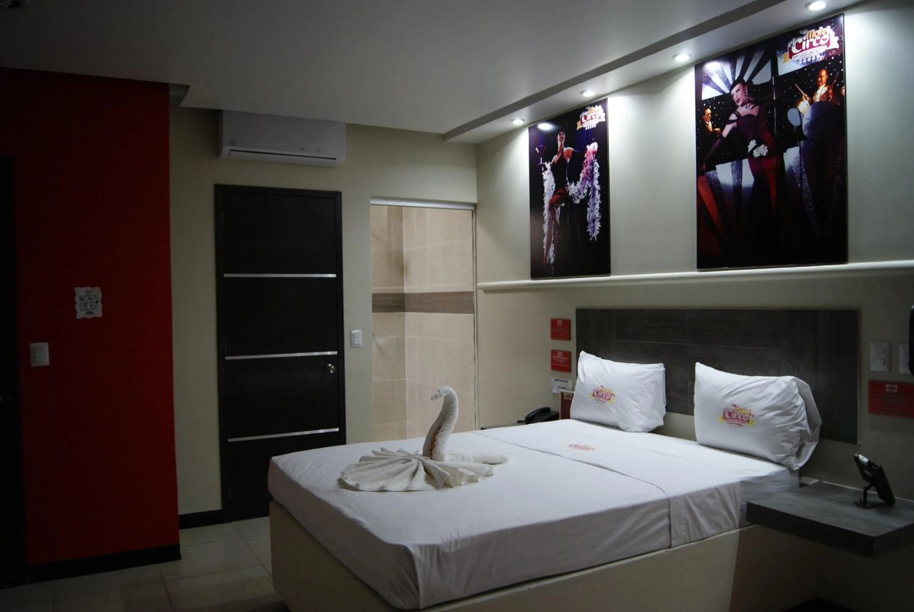 Bed in Motel el Circo