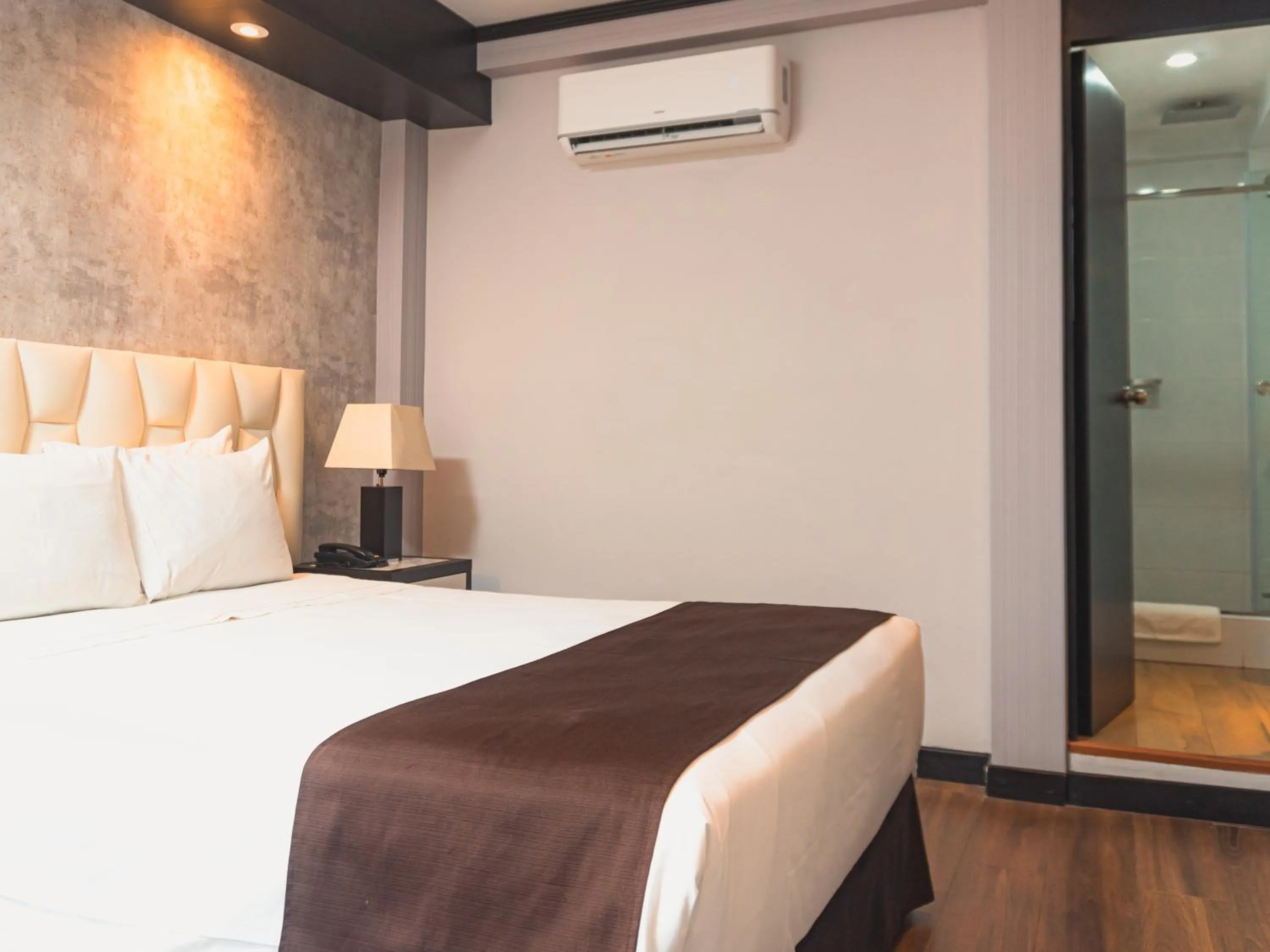 Property building, Bed in Hotel Ferré Miraflores