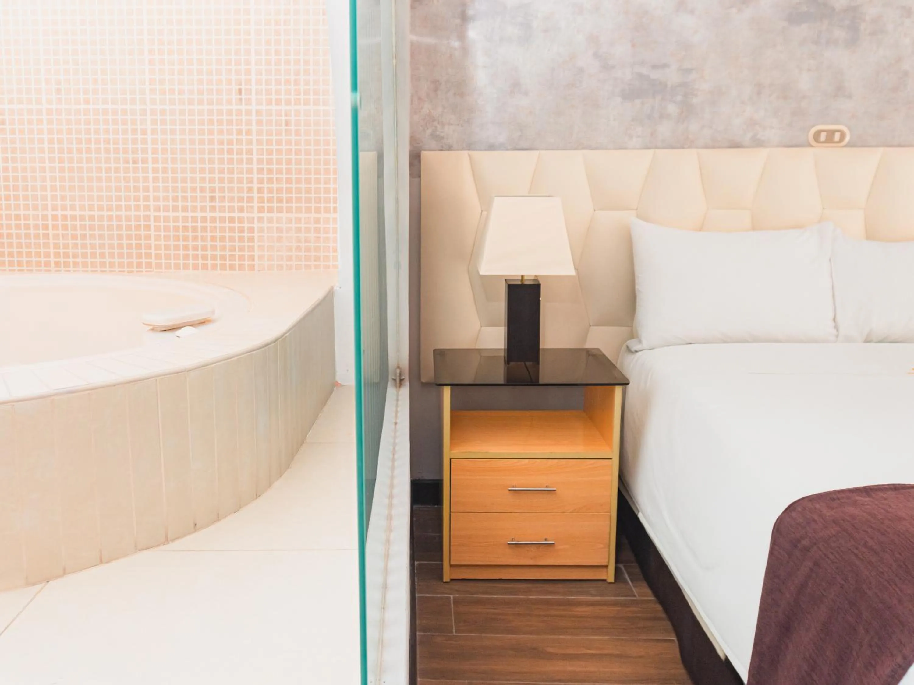 Bath, Bed in Hotel Ferré Miraflores