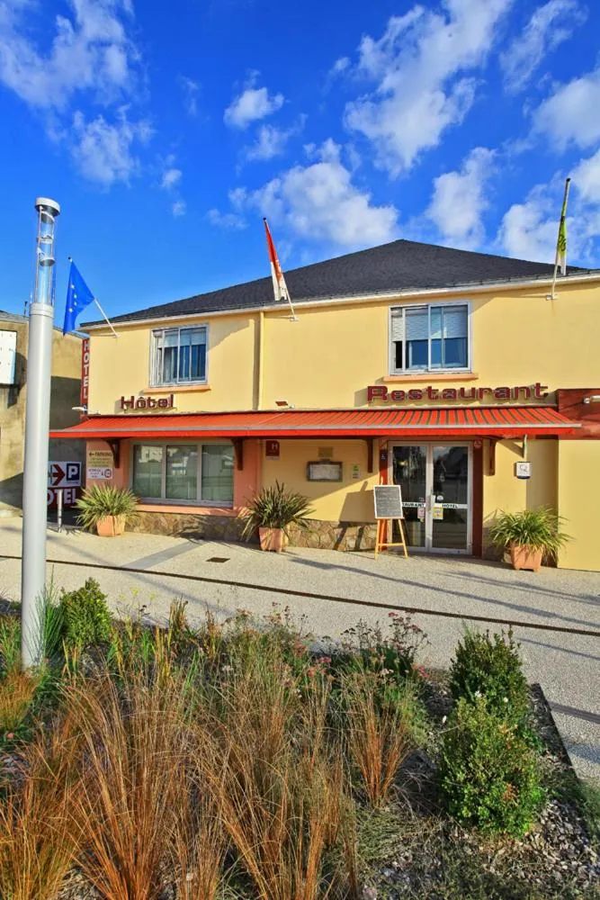 Facade/entrance in Le Point Du Jour