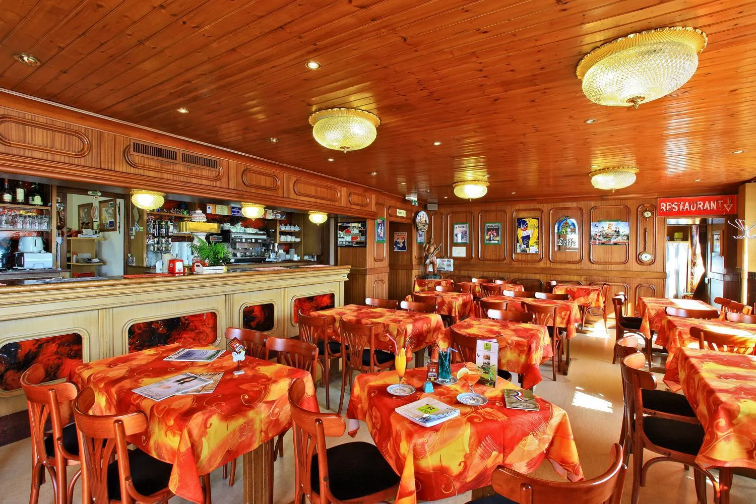 Restaurant/places to eat in Le Point Du Jour