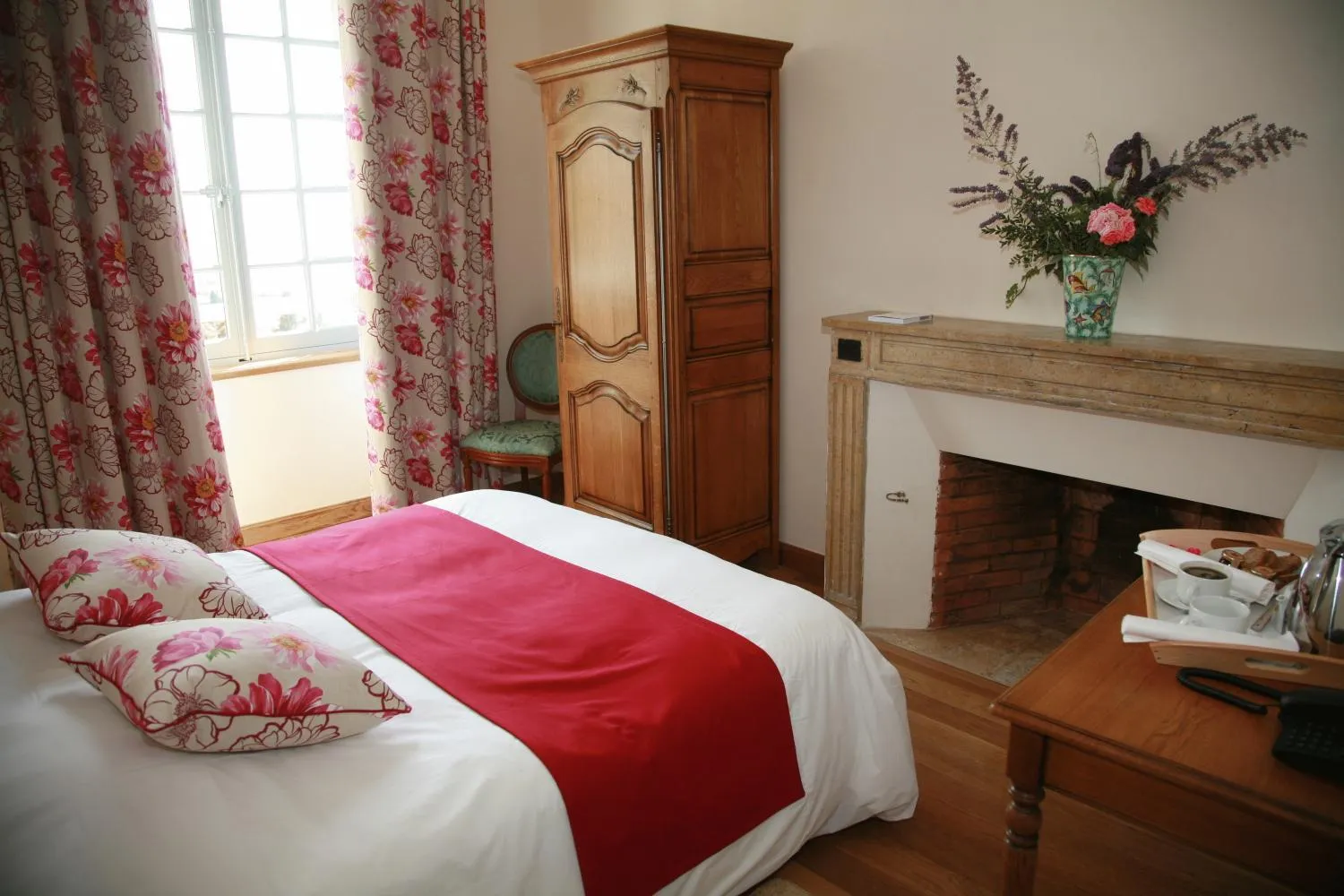 Bedroom, Bed in Domaine Saint-Roch Hotel Spa