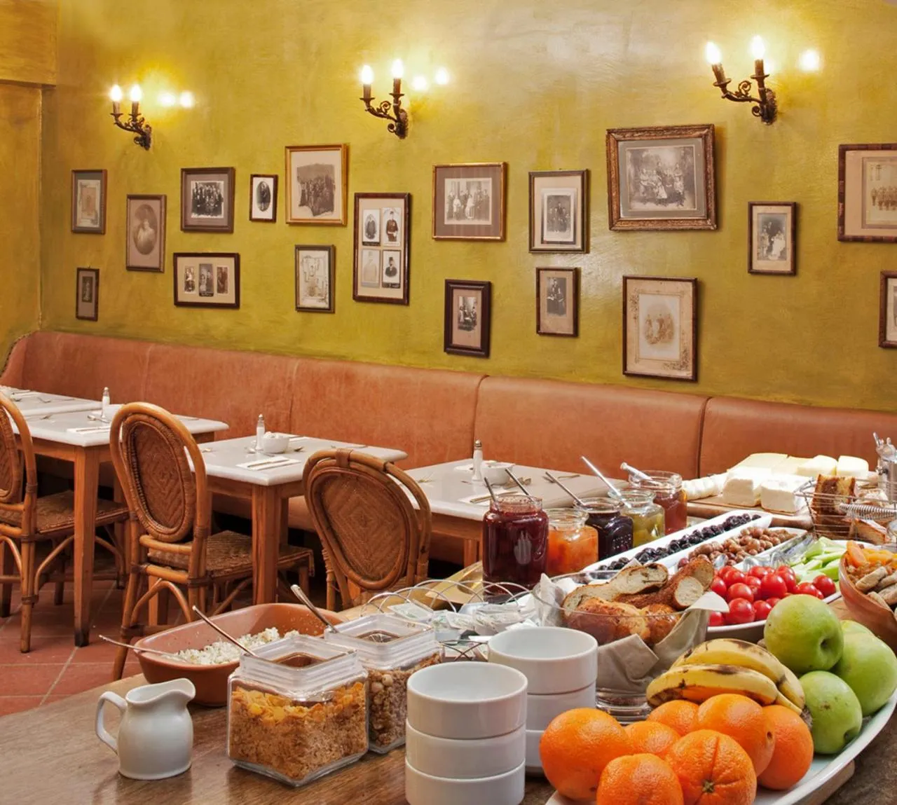 Restaurant/places to eat in Hotel Ibrahim Pasha