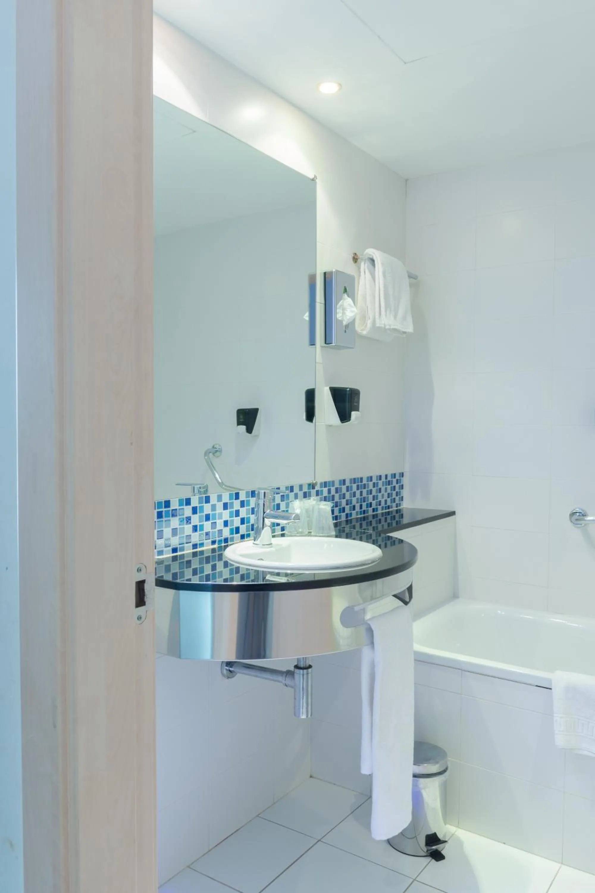 Toilet in Holiday Inn Express Madrid Leganes by IHG