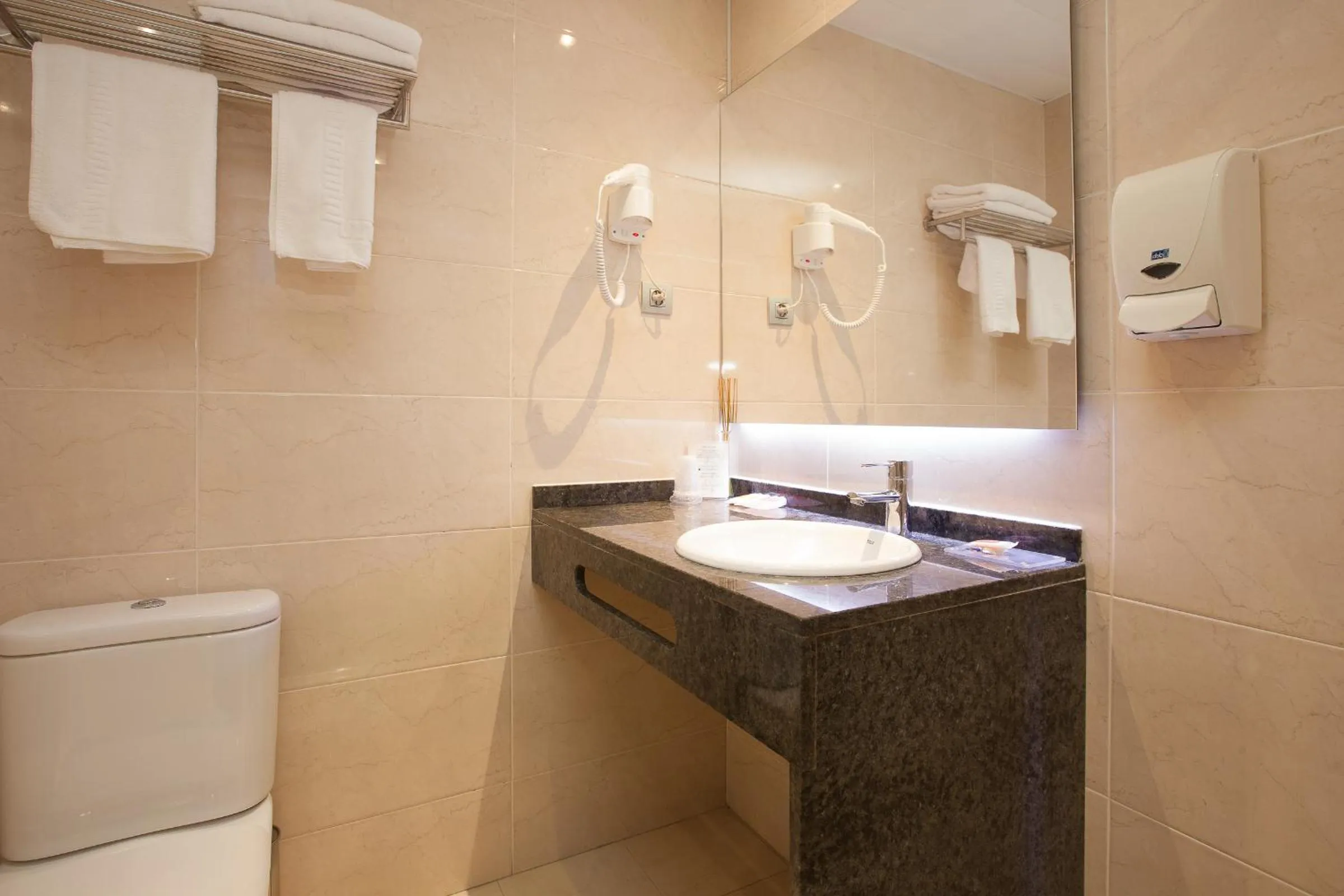 Photo of the whole room in Hostal Fernando