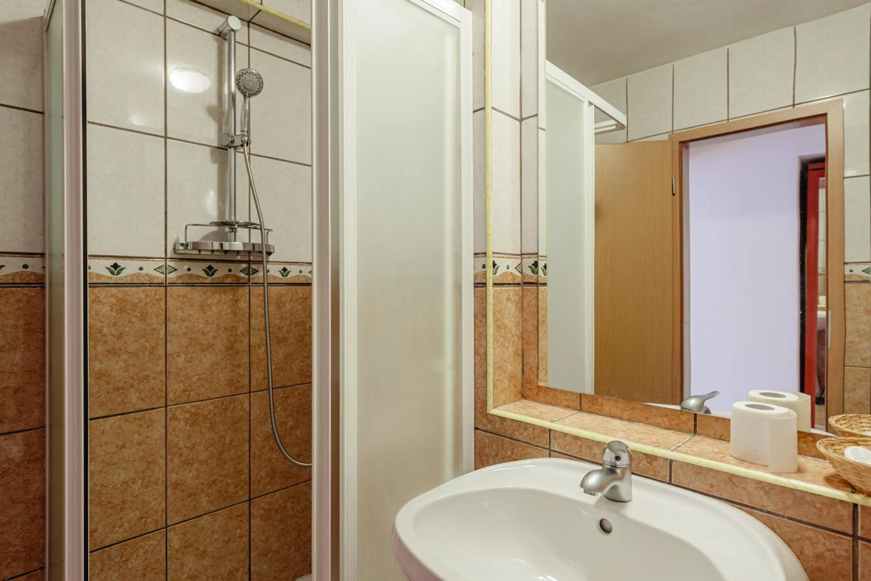 Shower in Hotel Rusca