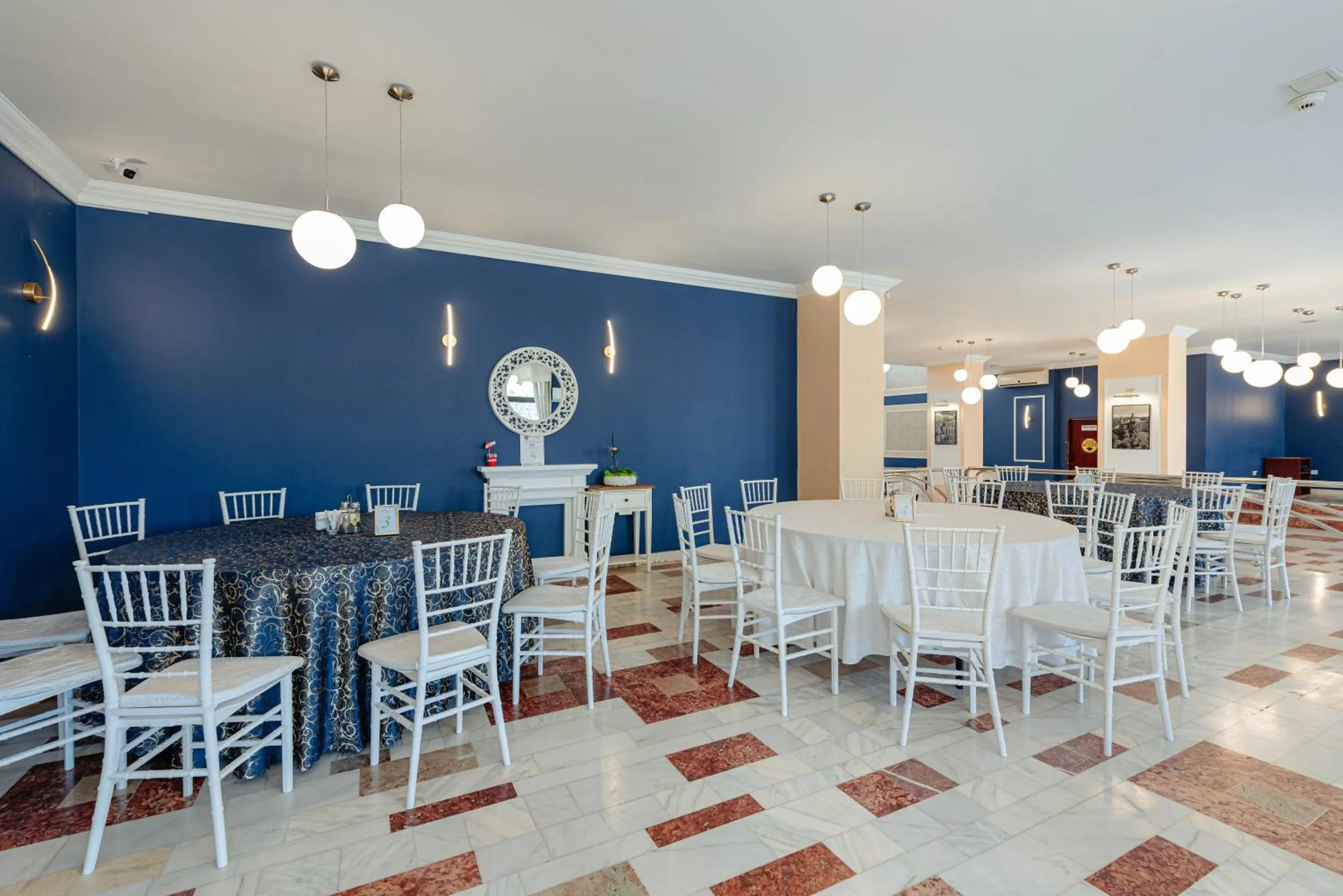 Restaurant/places to eat in Hotel Rusca