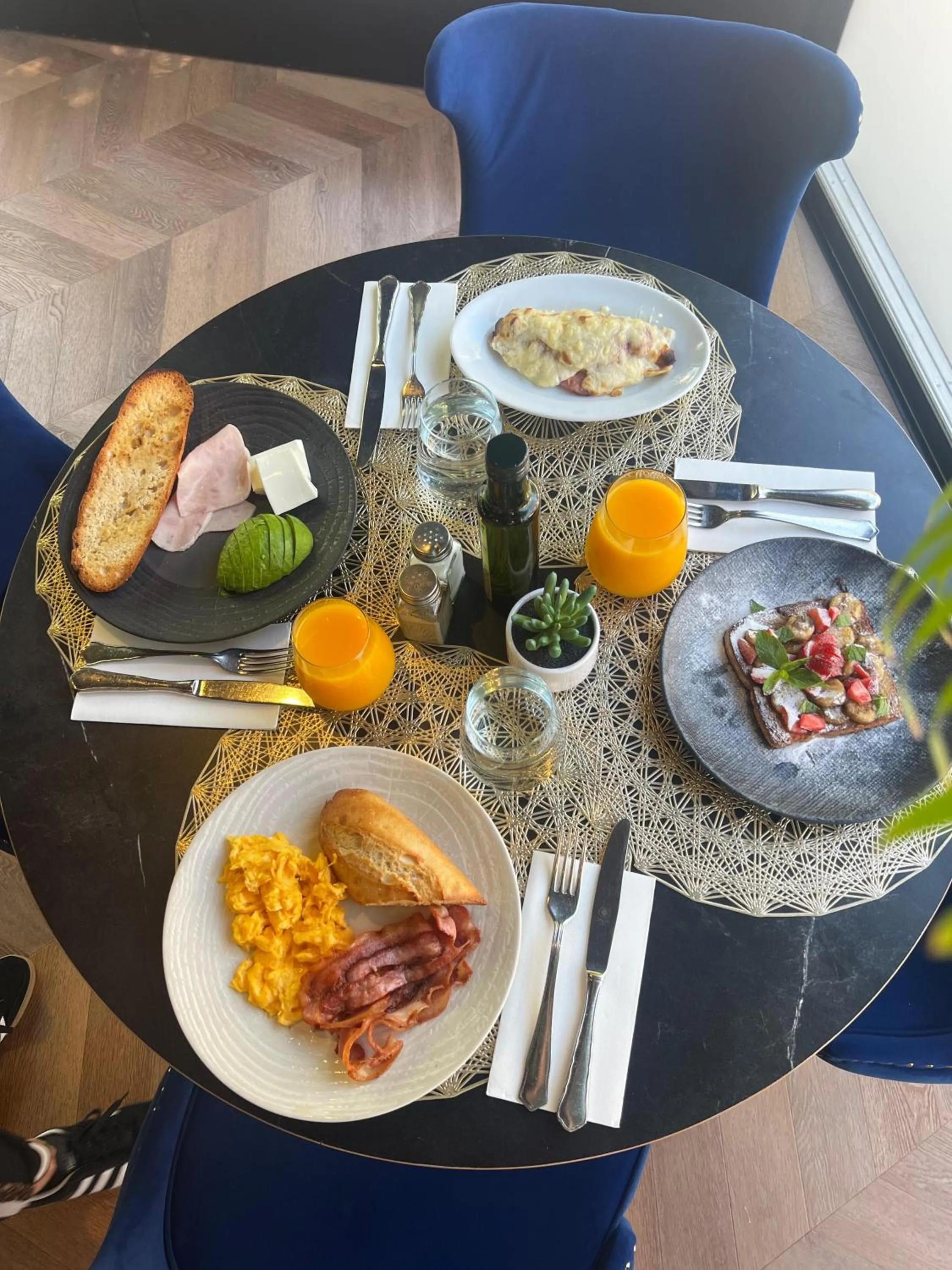 Breakfast in Hotel Suites Feria de Madrid