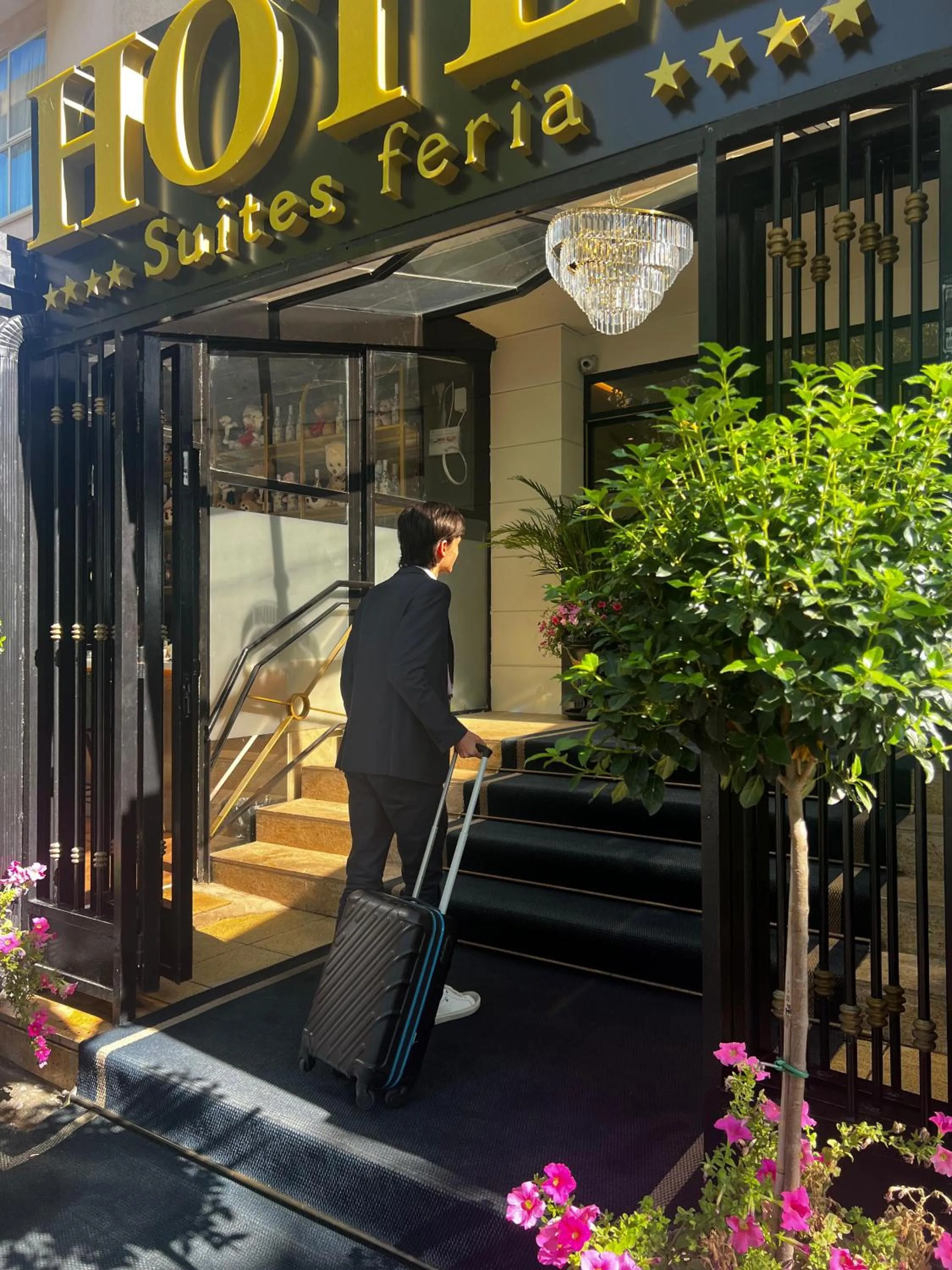 People in Hotel Suites Feria de Madrid