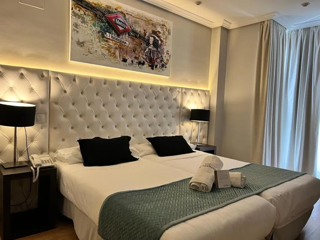 Bedroom, Bed in Hotel Suites Feria de Madrid