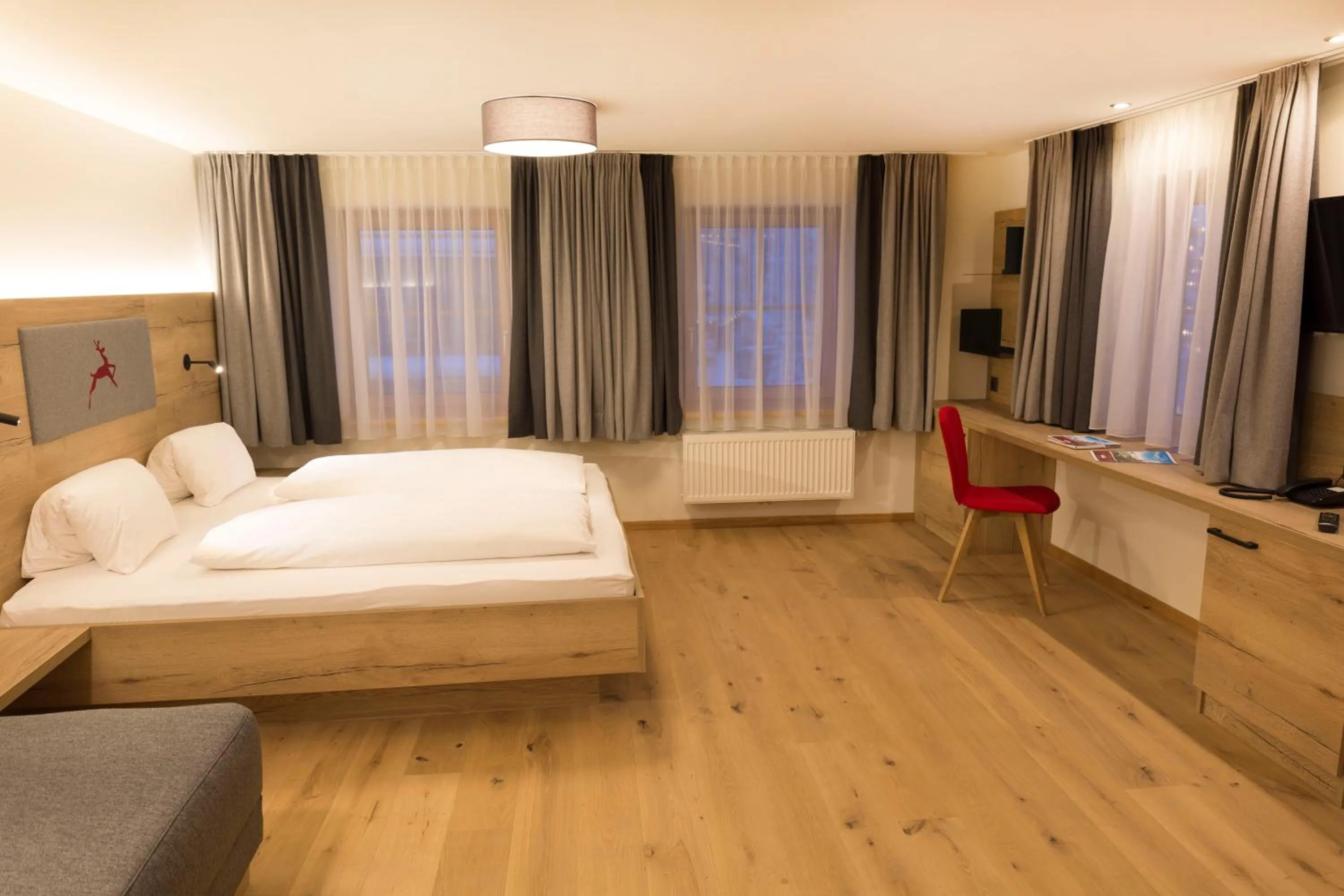 Living room, Bed in Hotel Rosner