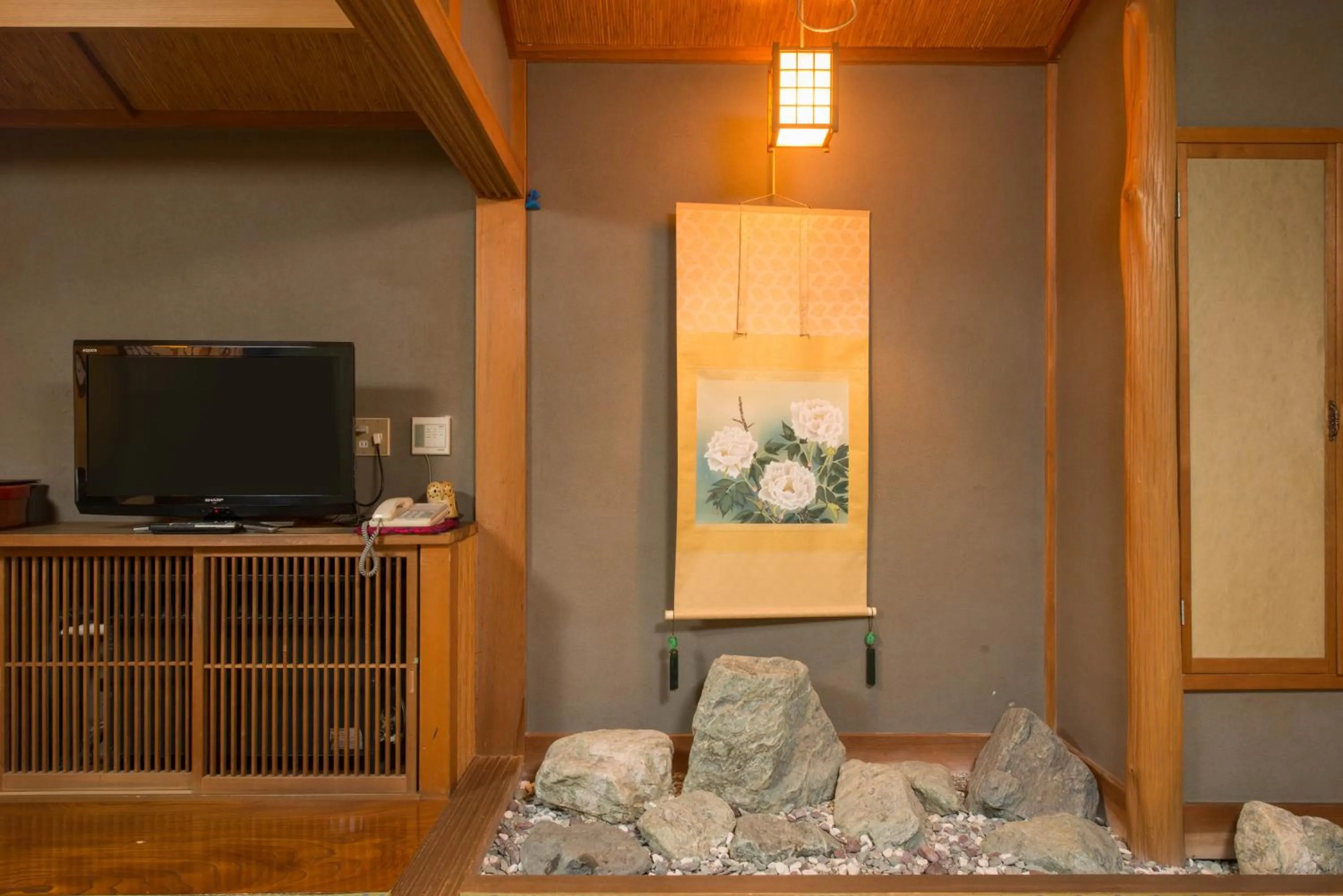 Photo of the whole room in Kappo Ryokan Shiroyama