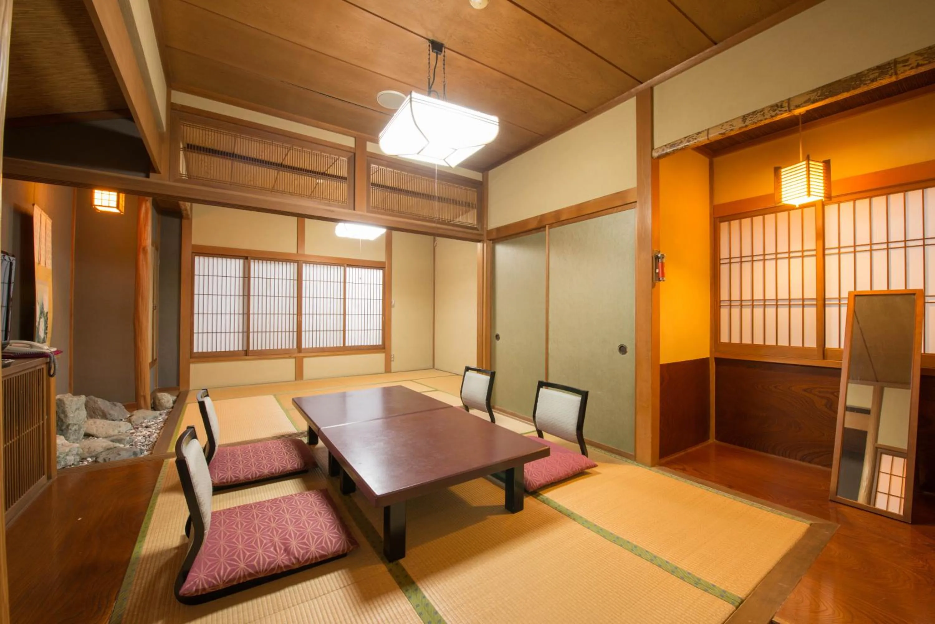 Photo of the whole room in Kappo Ryokan Shiroyama