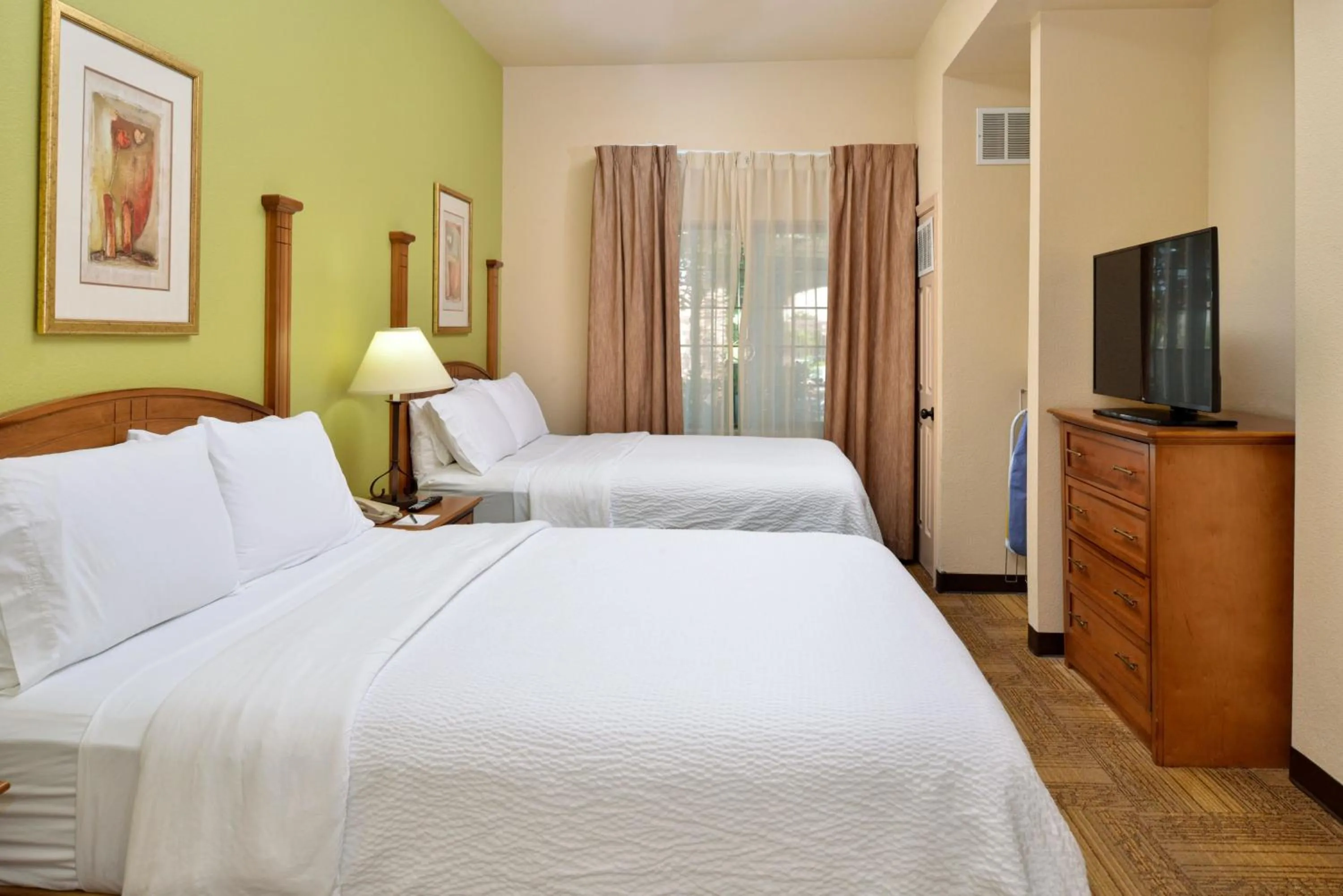 Photo of the whole room, Bed in Staybridge Suites Las Cruces by IHG