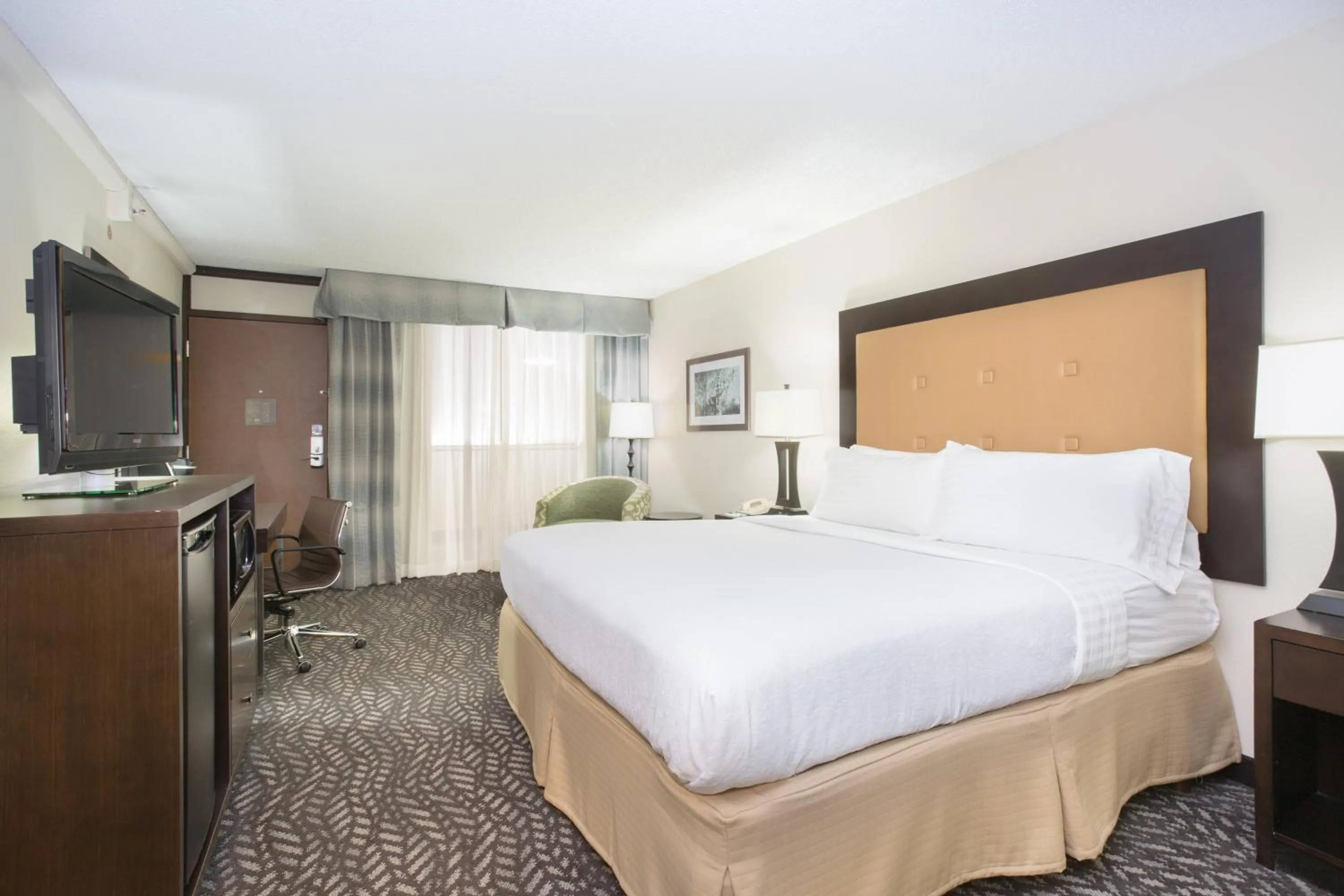 Photo of the whole room, Bed in Holiday Inn Little Rock-Airport-Conference Center by IHG
