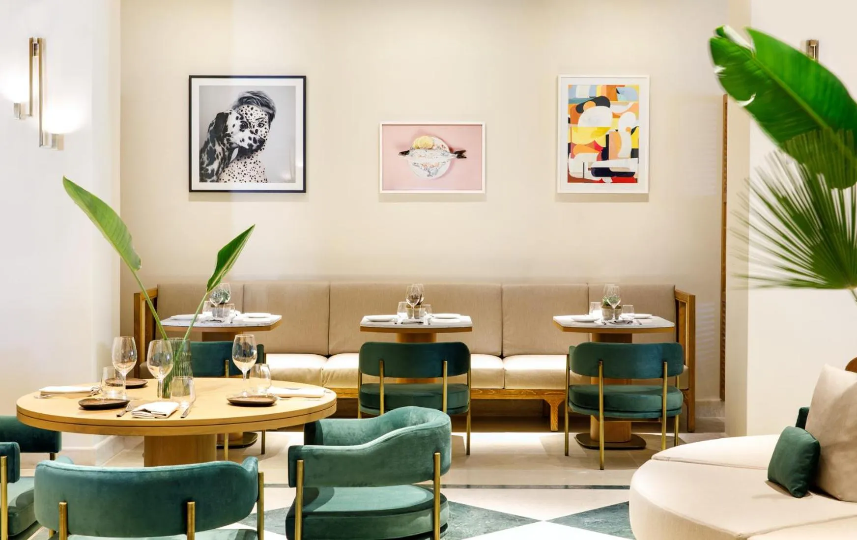 Restaurant/places to eat in Daios Cove