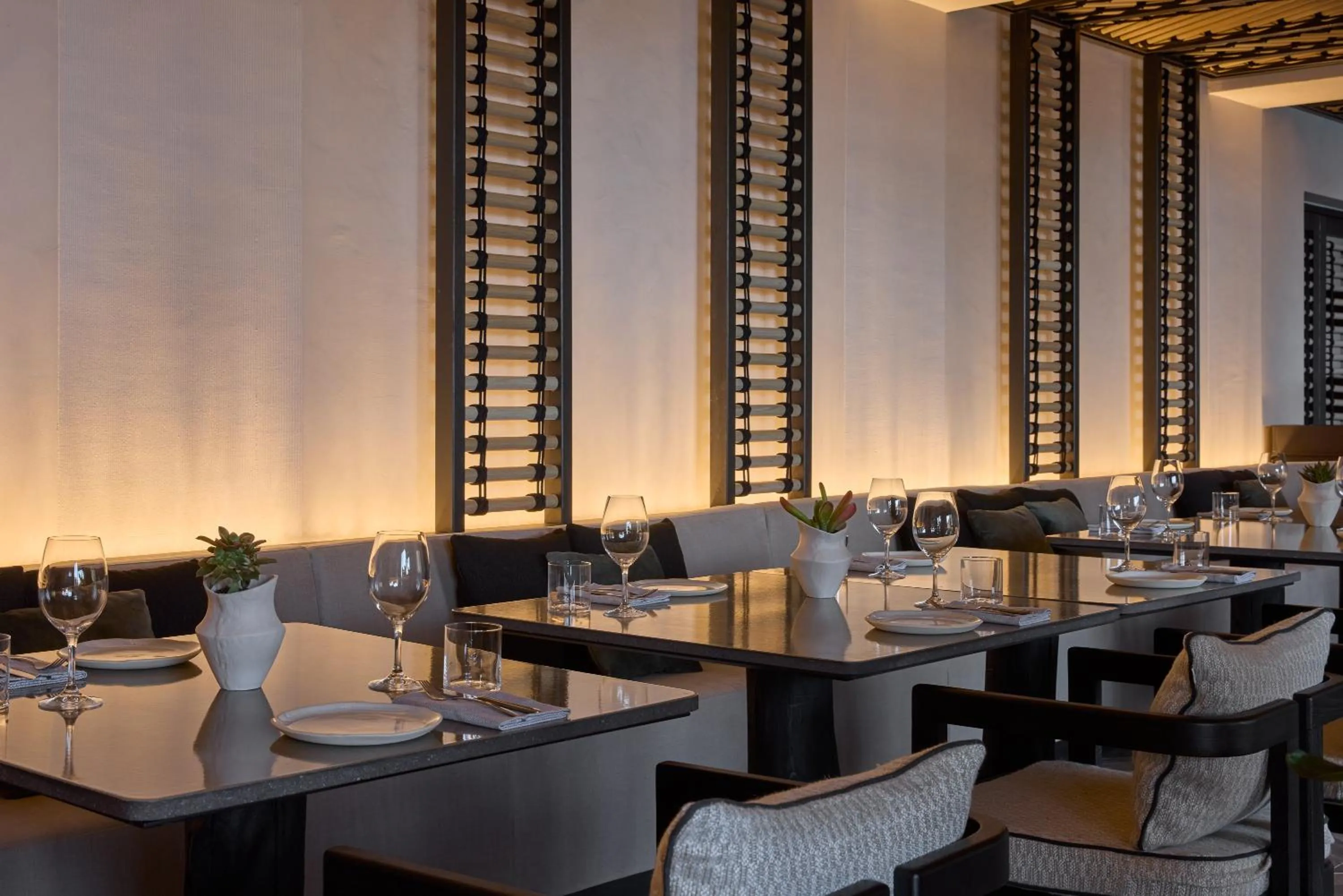 Restaurant/places to eat in Daios Cove