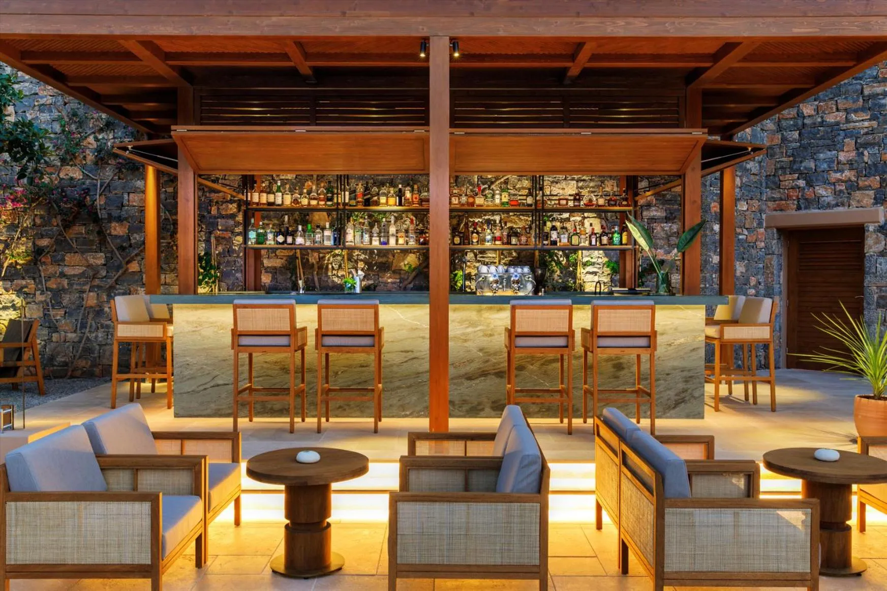 Restaurant/places to eat in Daios Cove