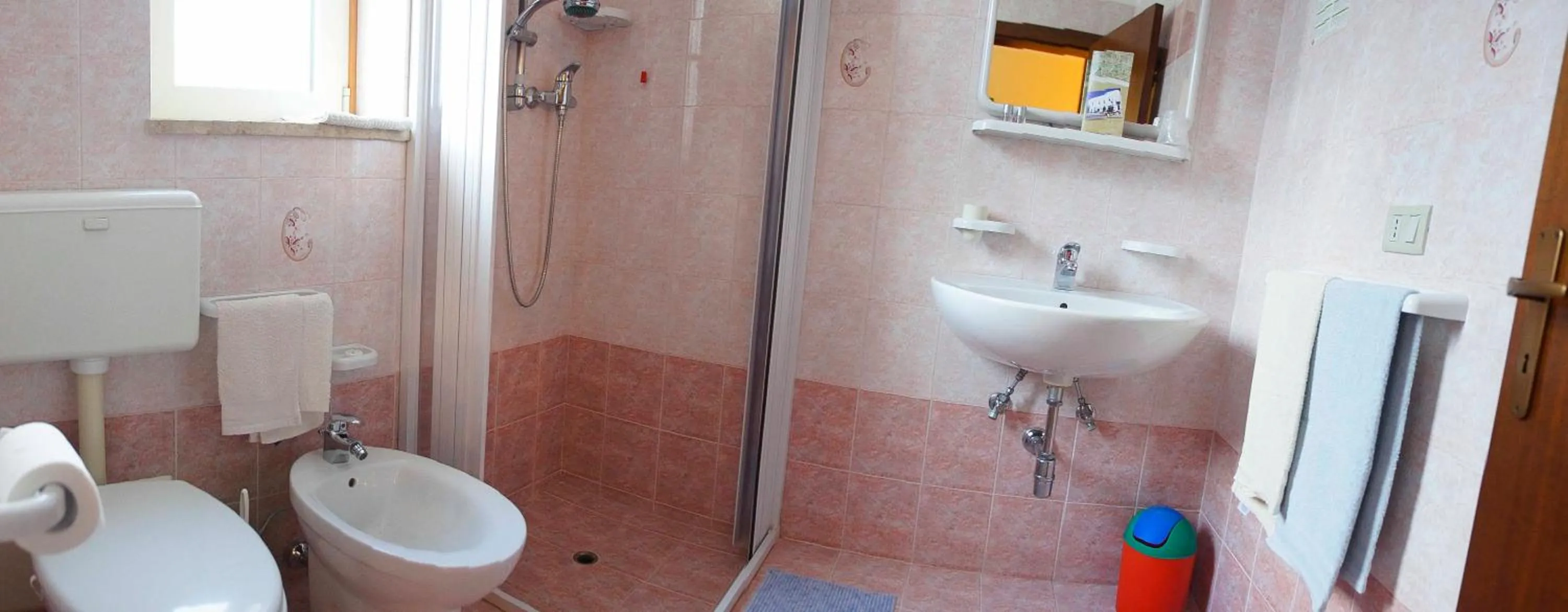 Bathroom in Albergo Vittoria