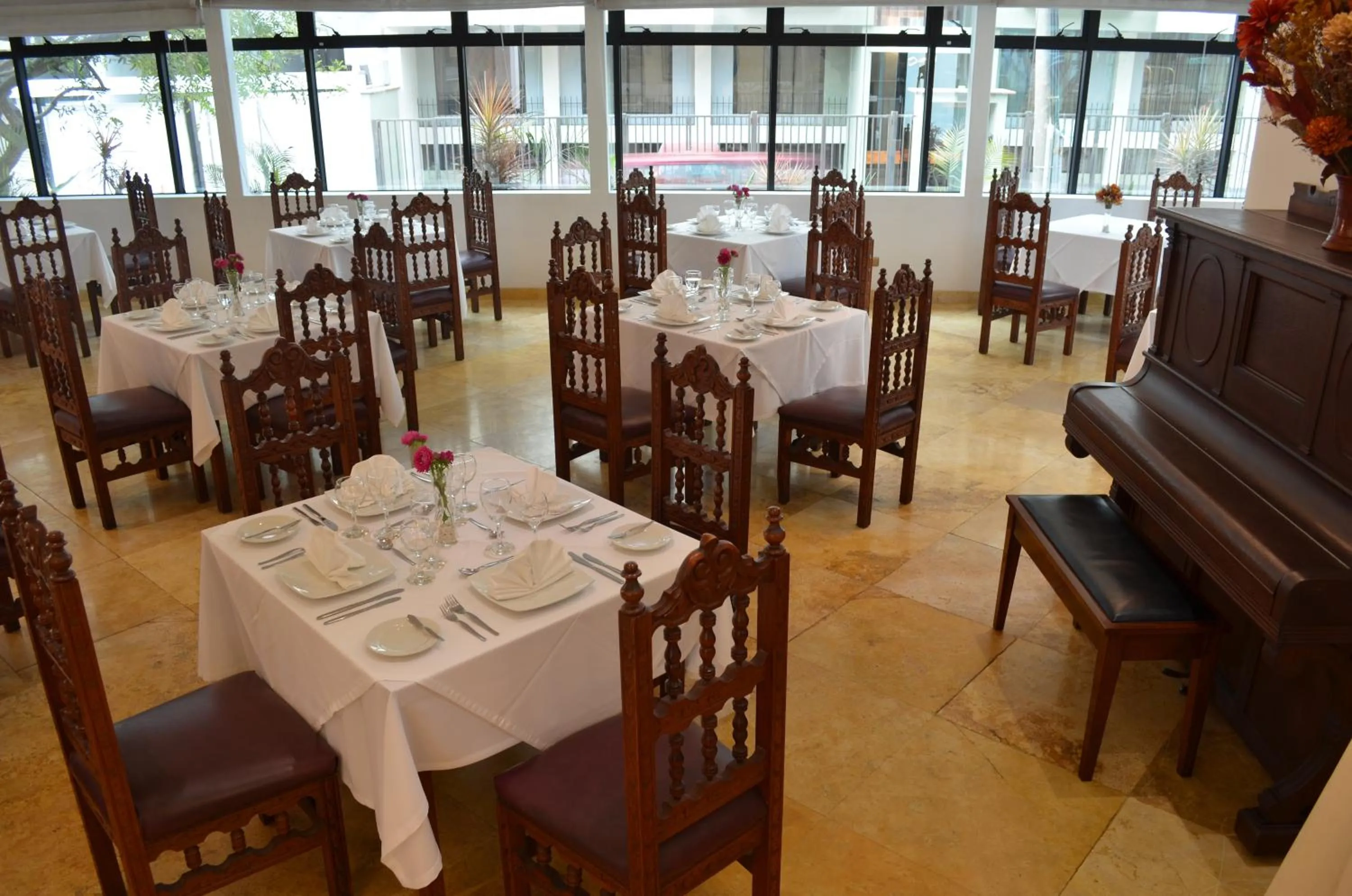 Restaurant/places to eat in Miraflores Colon Hotel