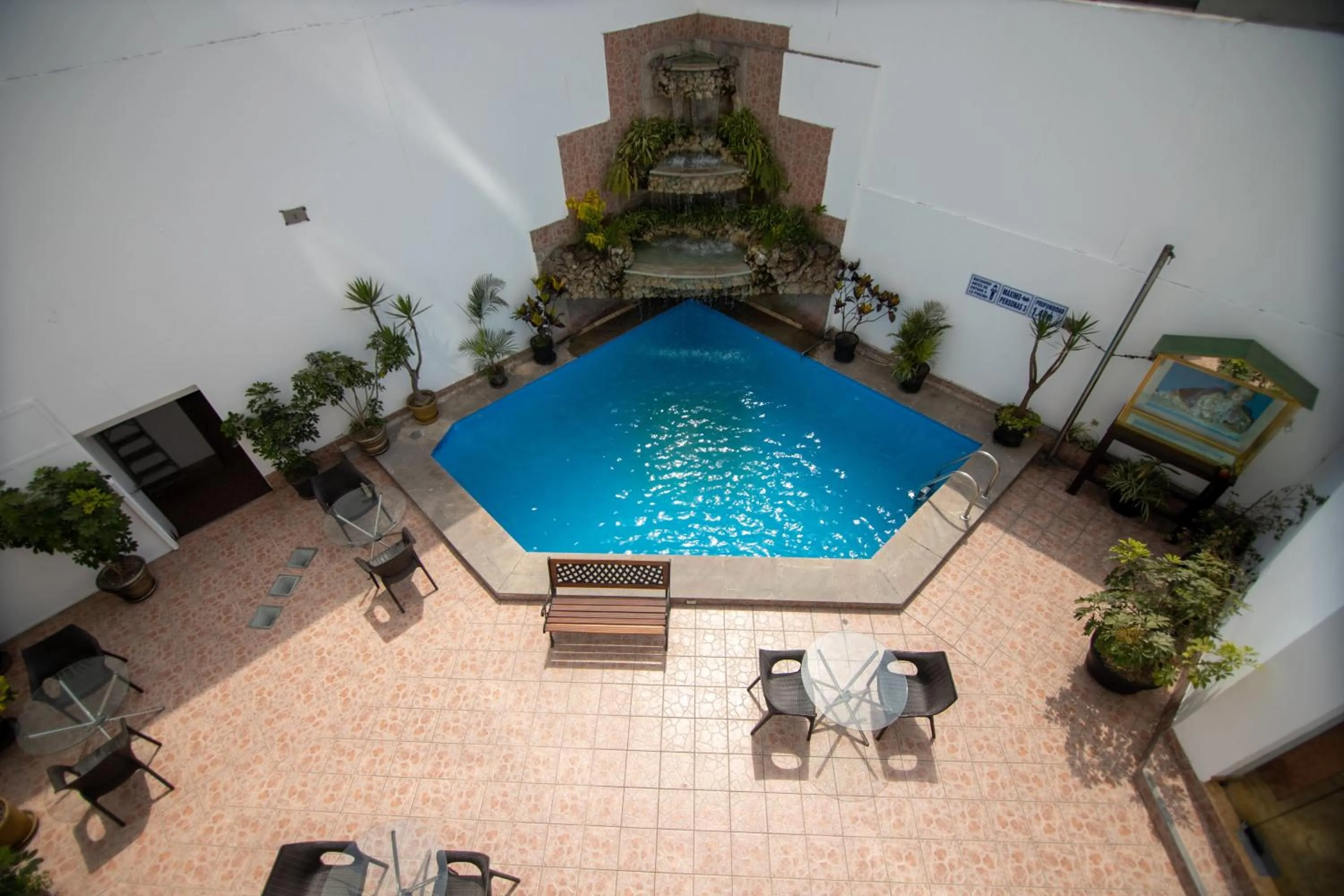 Swimming pool in Miraflores Colon Hotel