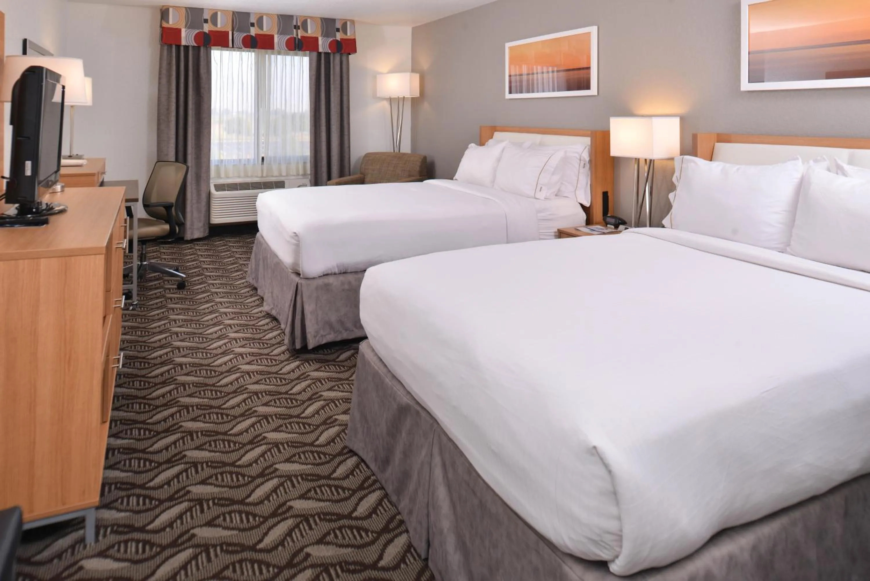 Photo of the whole room, Bed in Holiday Inn Express Hotel & Suites Lonoke I-40 by IHG