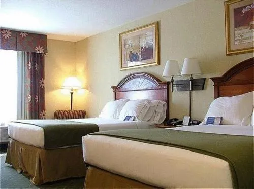Bed in Holiday Inn Express Hotel & Suites Lonoke I-40 by IHG