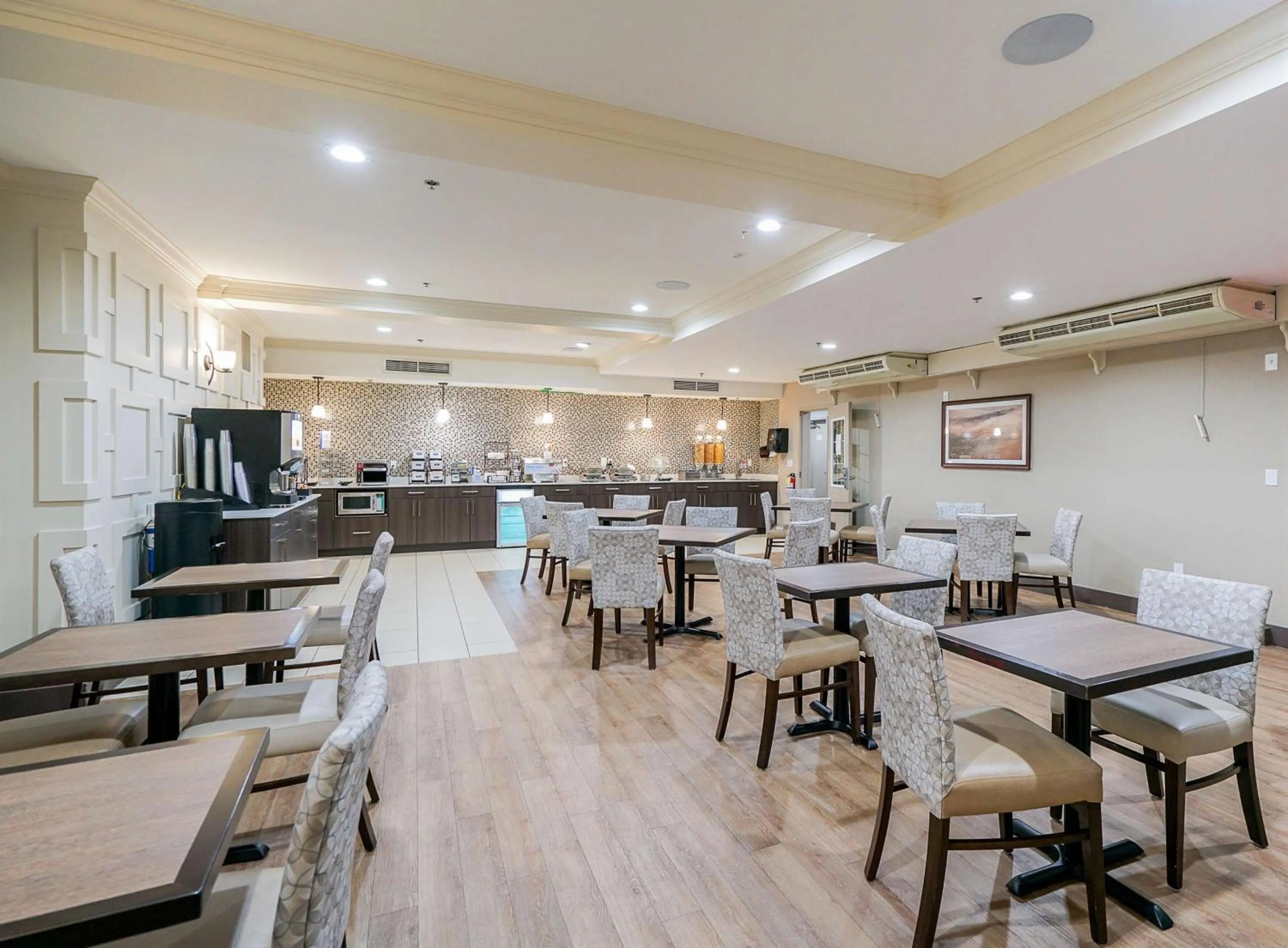 Restaurant/places to eat in Best Western Peace Arch Inn