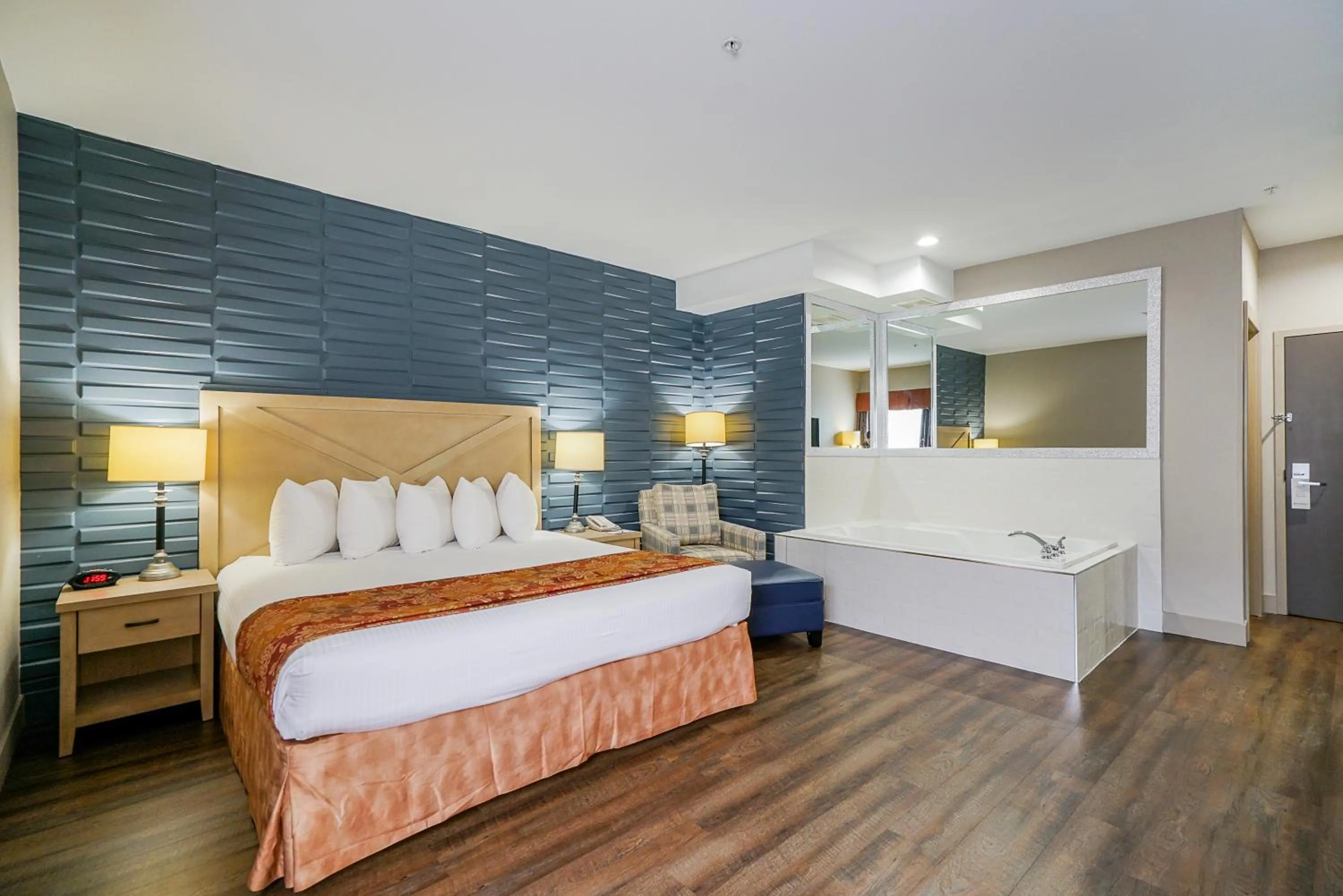 Bedroom, Bed in Best Western Peace Arch Inn