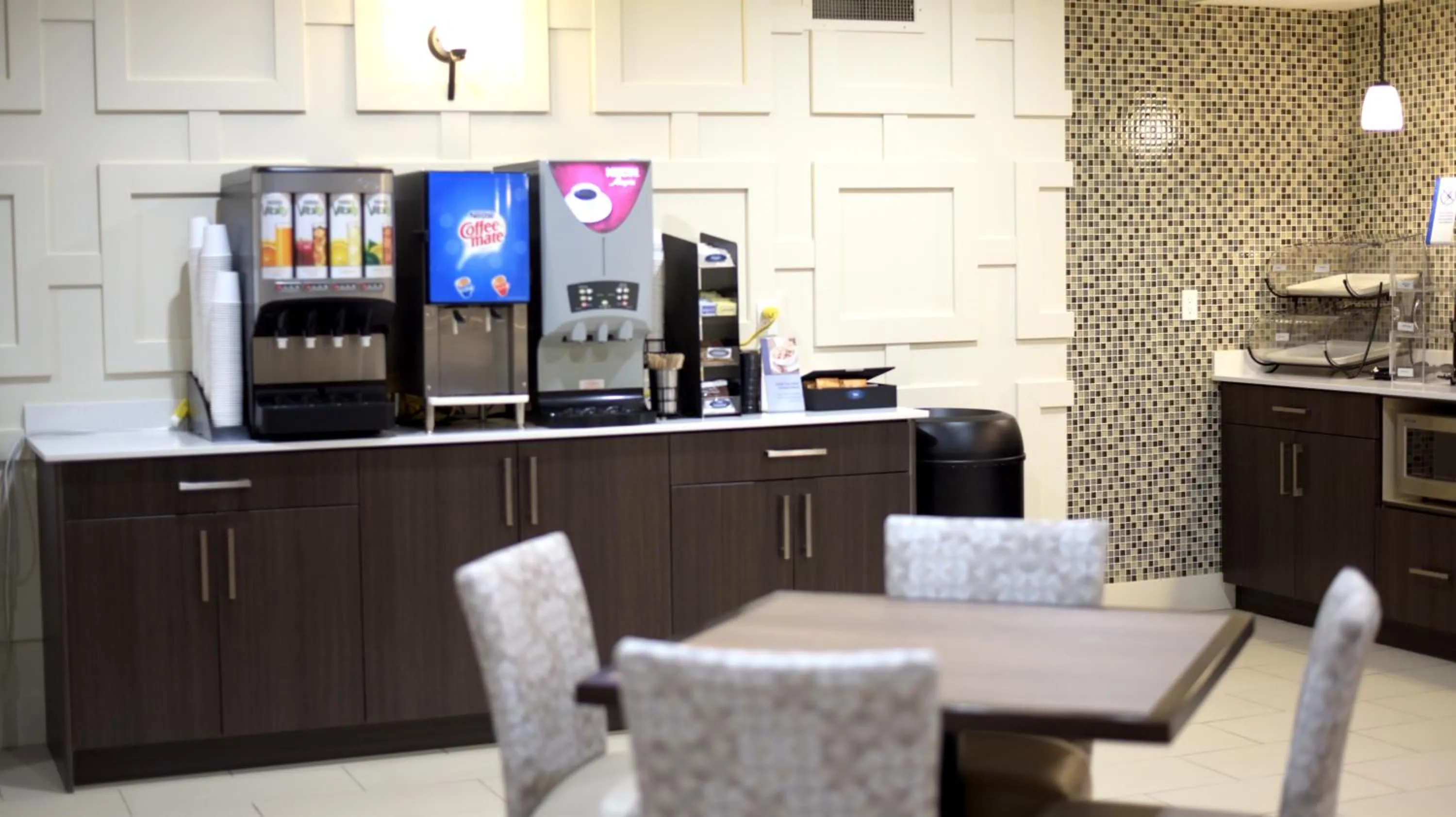 Continental breakfast in Best Western Peace Arch Inn