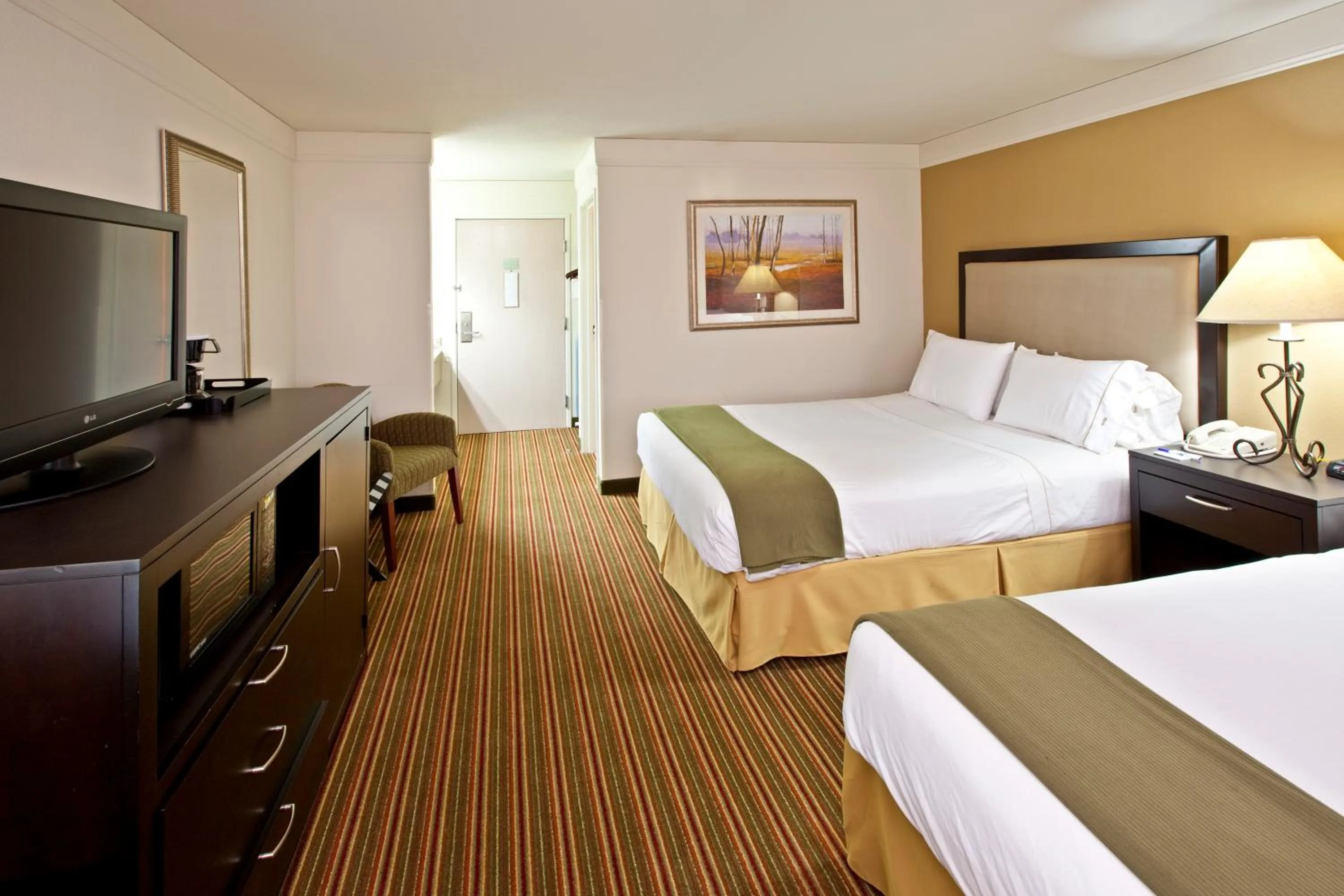 Photo of the whole room, Bed in Baymont by Wyndham Litchfield