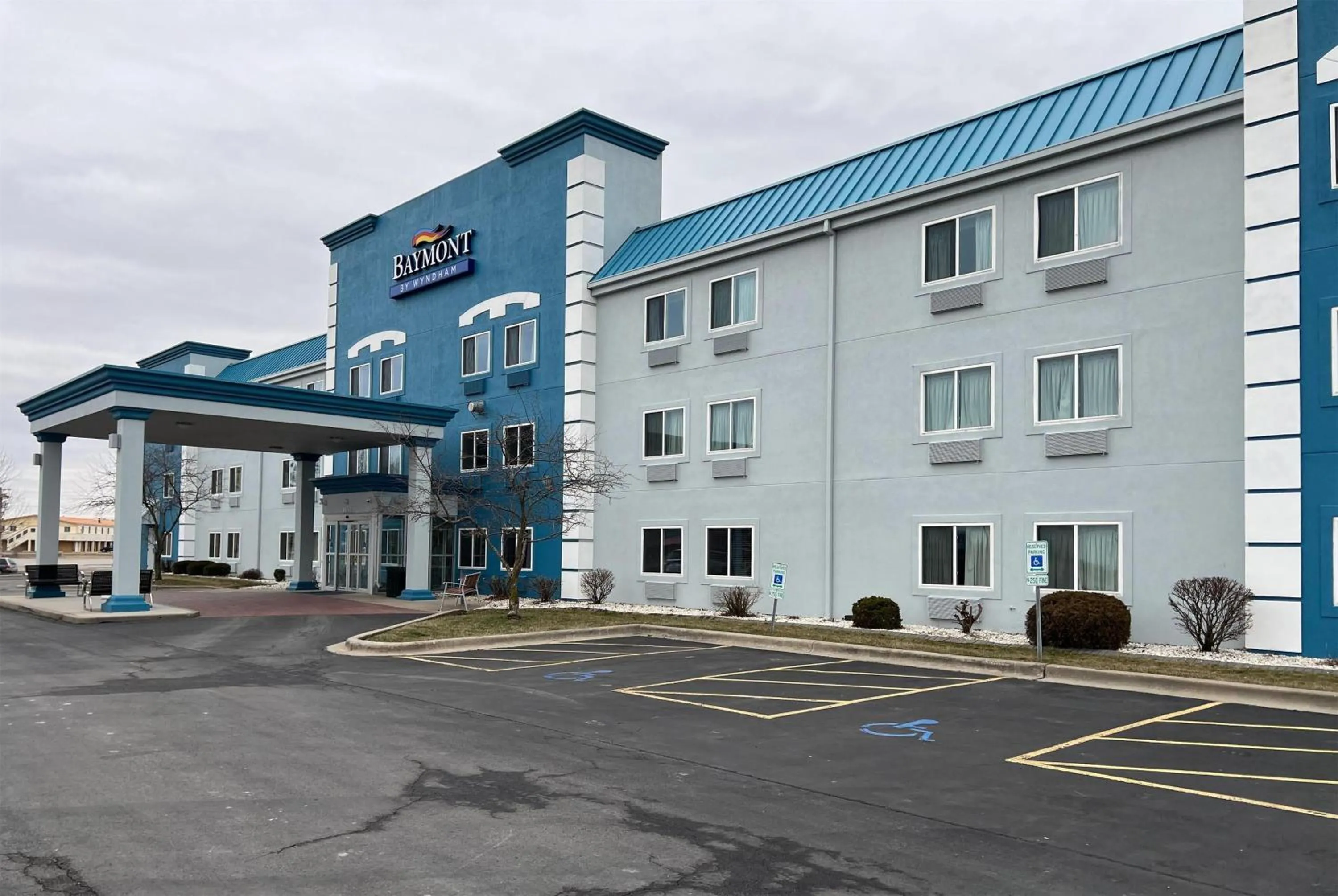 Property building in Baymont by Wyndham Litchfield