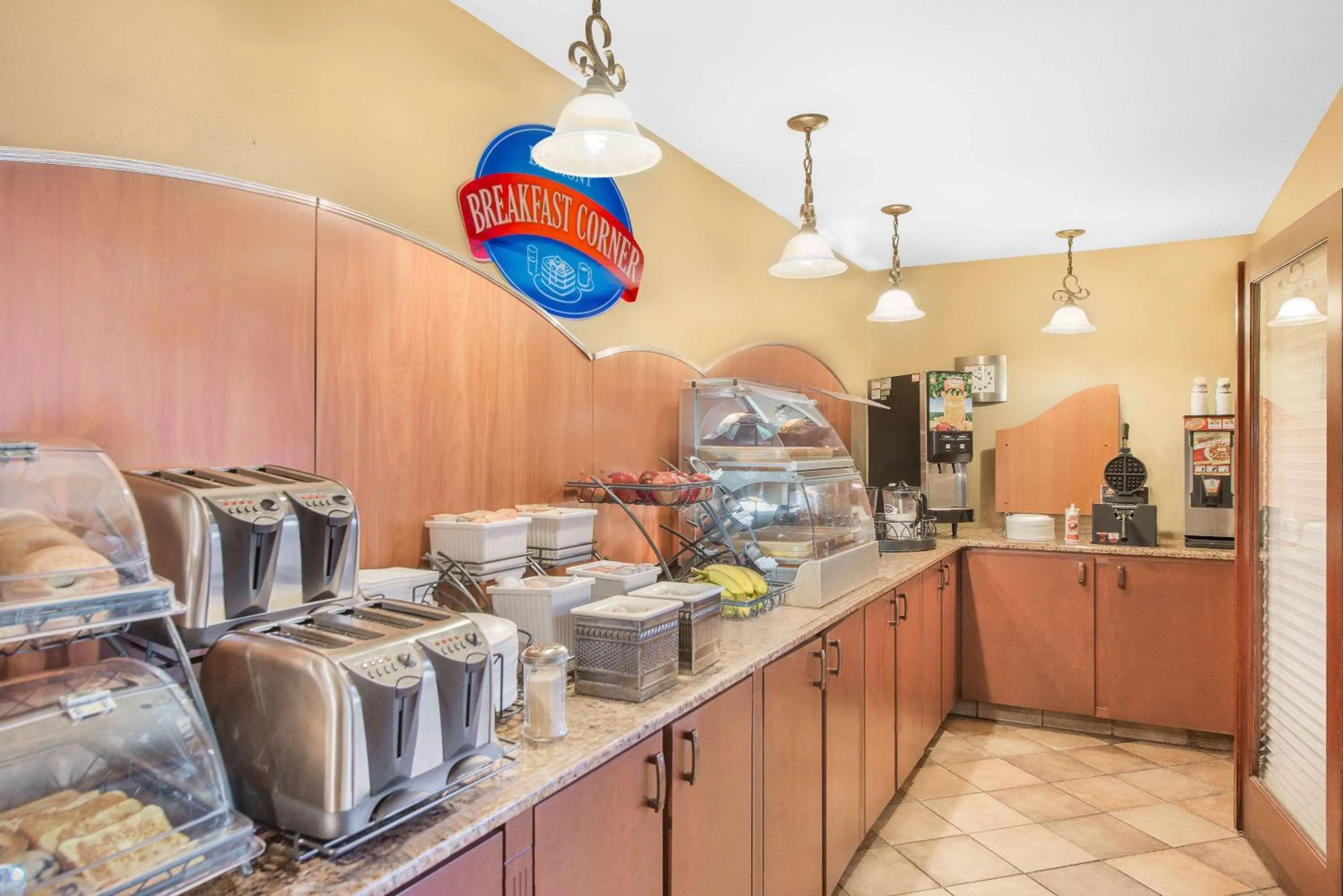 Restaurant/places to eat in Baymont by Wyndham Litchfield