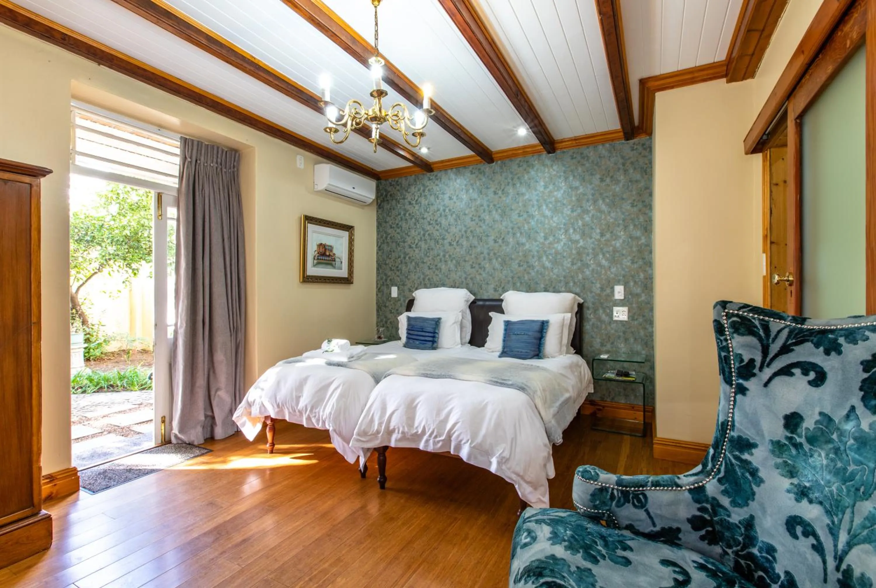 Bedroom, Bed in Evergreen Manor and Spa