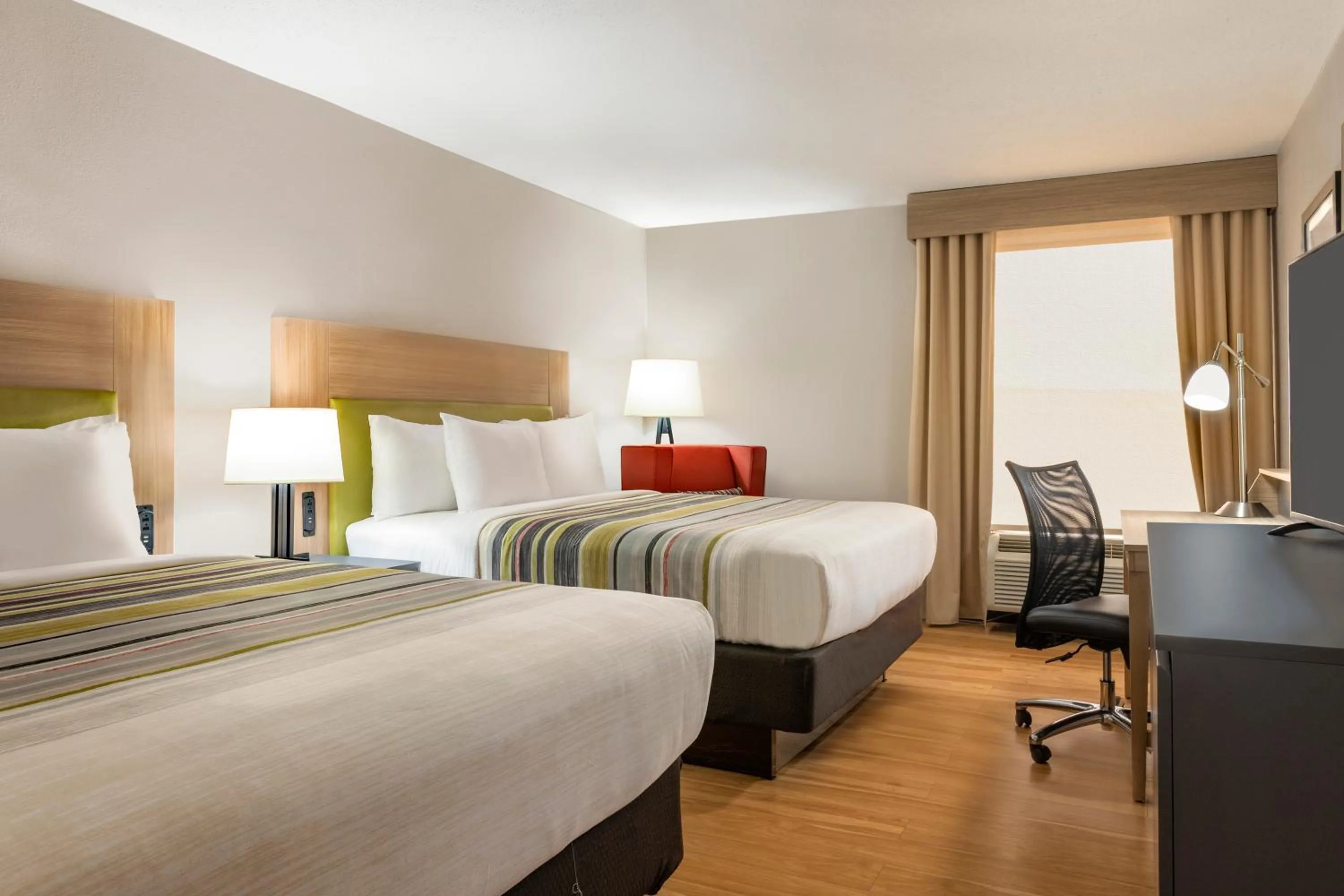 Bedroom, Bed in Country Inn & Suites by Radisson, North Little Rock, AR