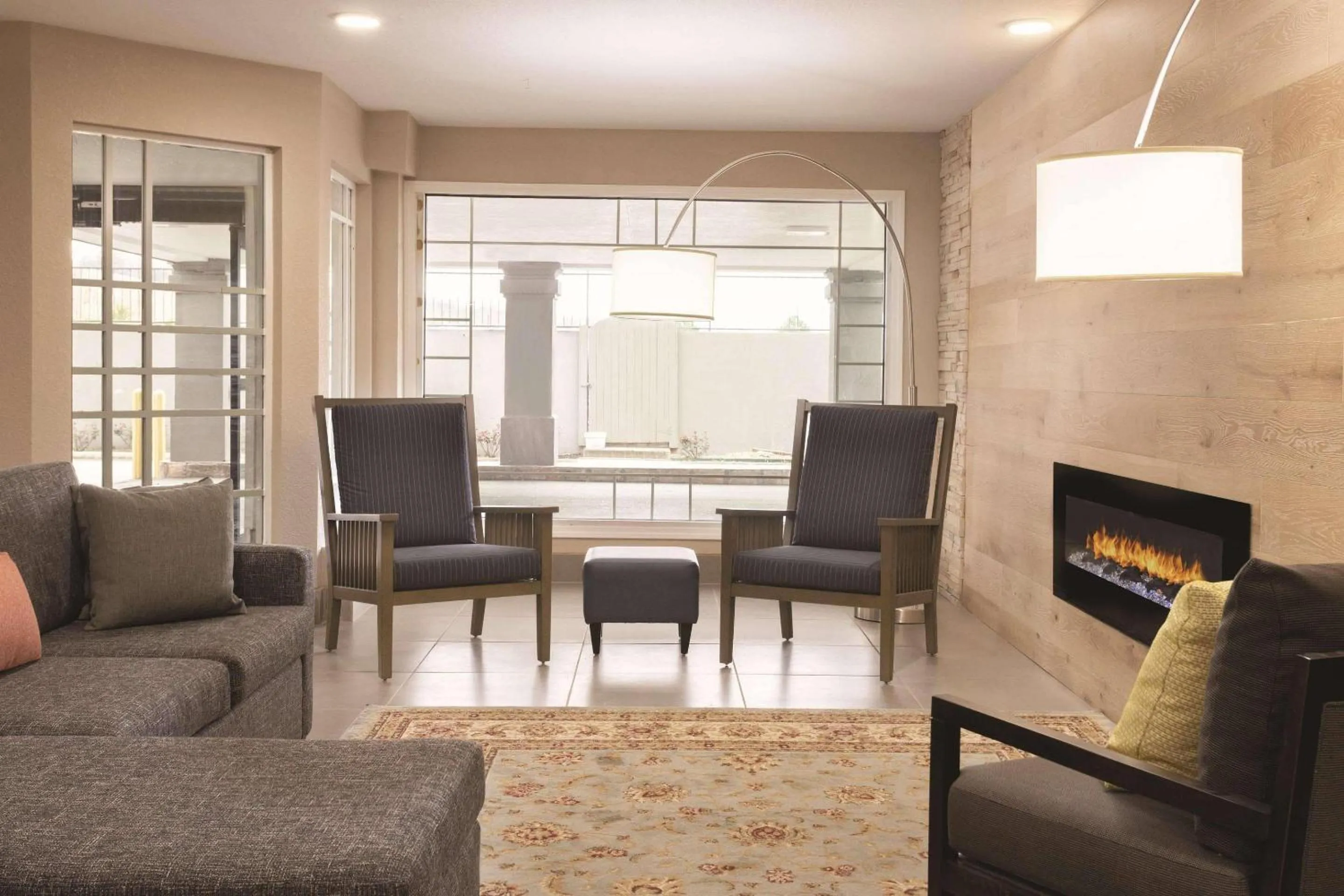 Lobby or reception in Country Inn & Suites by Radisson, North Little Rock, AR