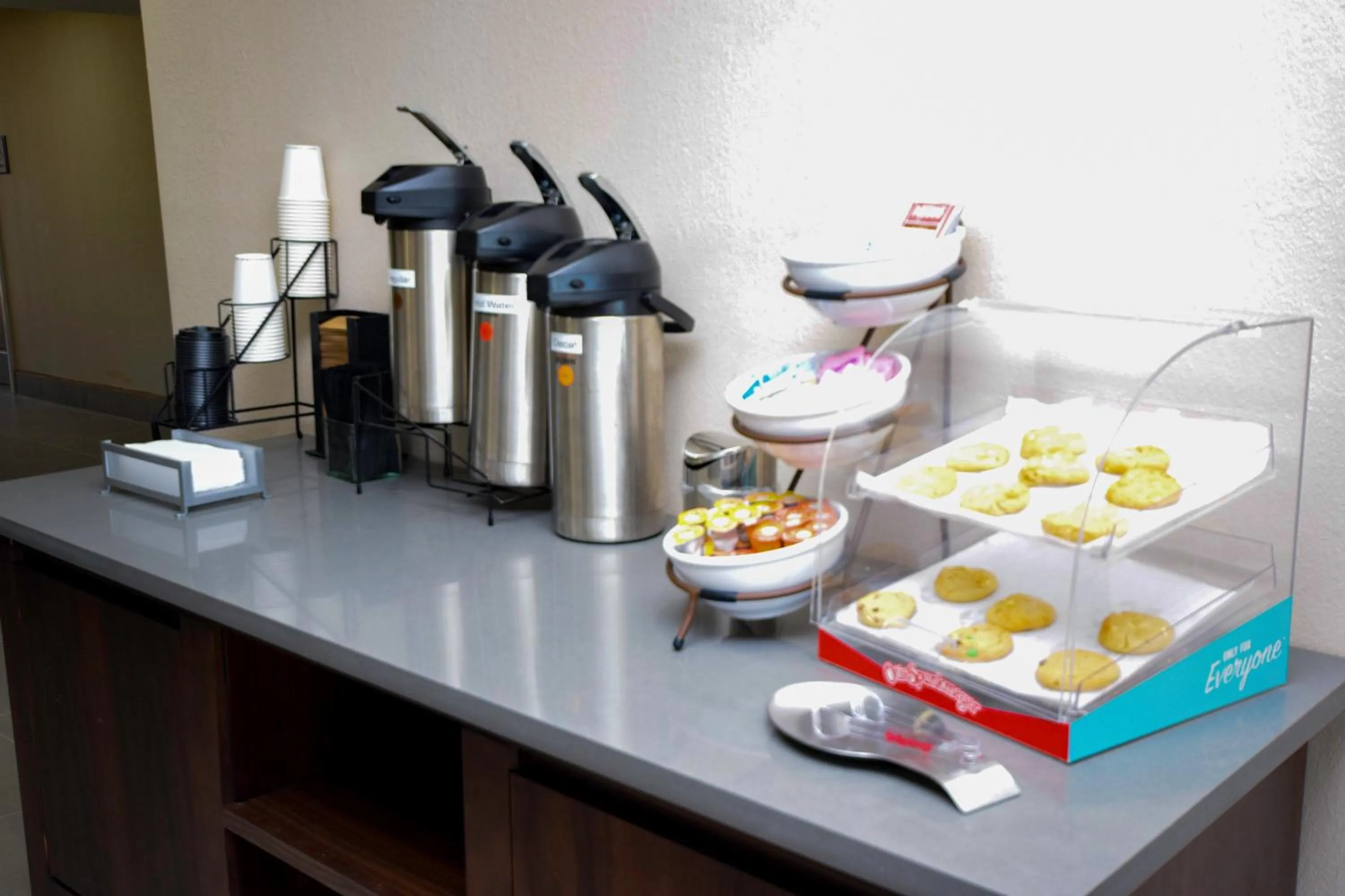 Coffee/tea facilities in Country Inn & Suites by Radisson, North Little Rock, AR